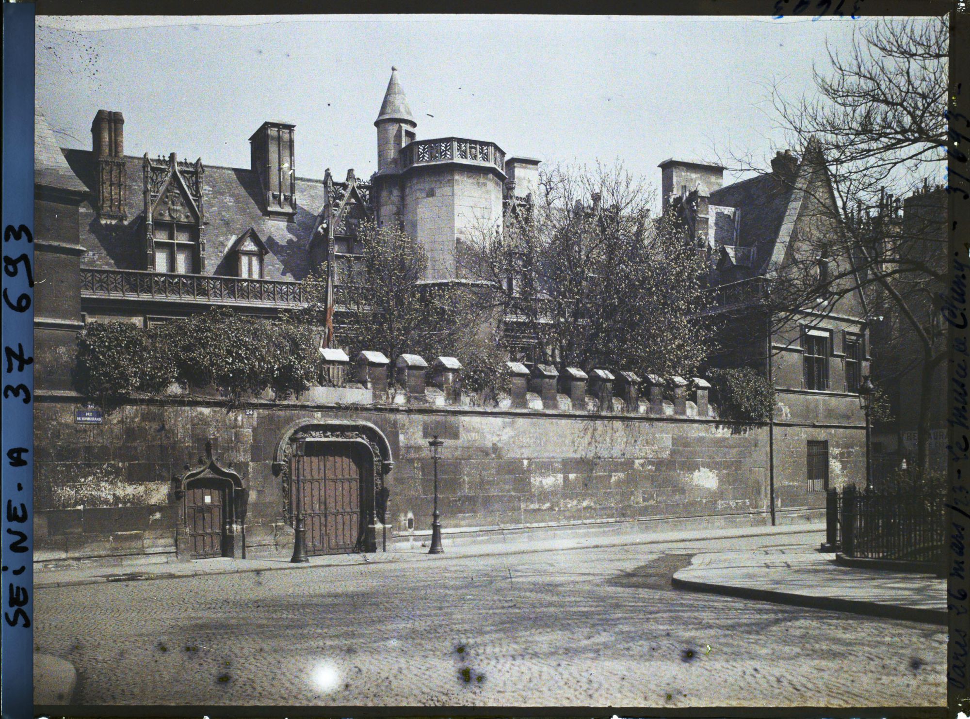 Image représentant Le musée de Cluny rue du Sommerard
