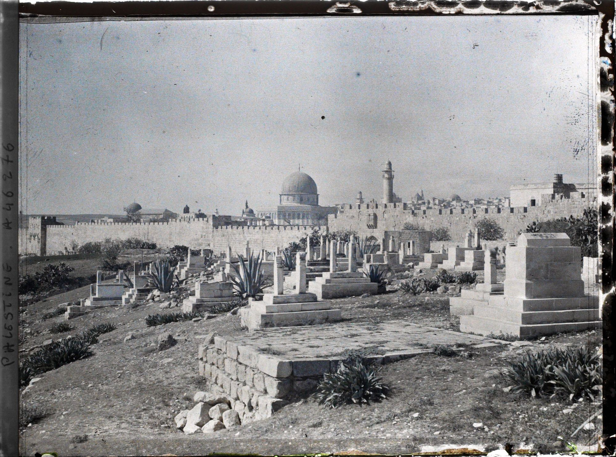 Image représentant Vue de la vieille ville depuis le cimetière musulman