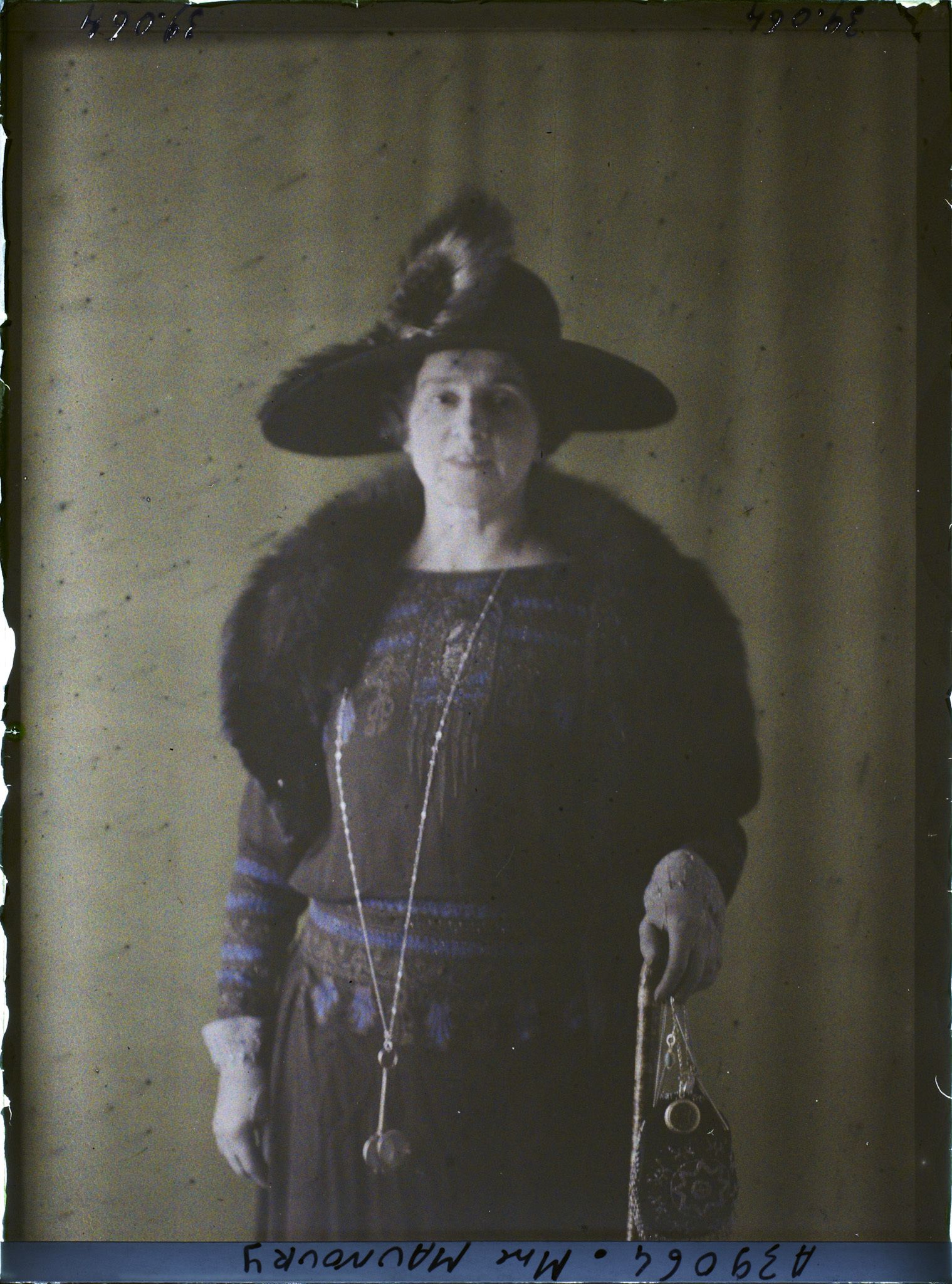 Image représentant https://musee-albert-kahn.s-museum.fr/home/NWQ2OTAwYzNmYjZlZTk1ZWQwODJmMjY4L2dlbmVyaWMtbm90aWNlLXRhYi9hdXRob3JpdHkvNjE3YTc5ZjVjZjhiODk2OGIzMzM3ZDIx/5d6900c3fb6ee95ed082f268/generic-notice-tab/authority/617a79ebcf8b8968b3337363 Madame Maunoury