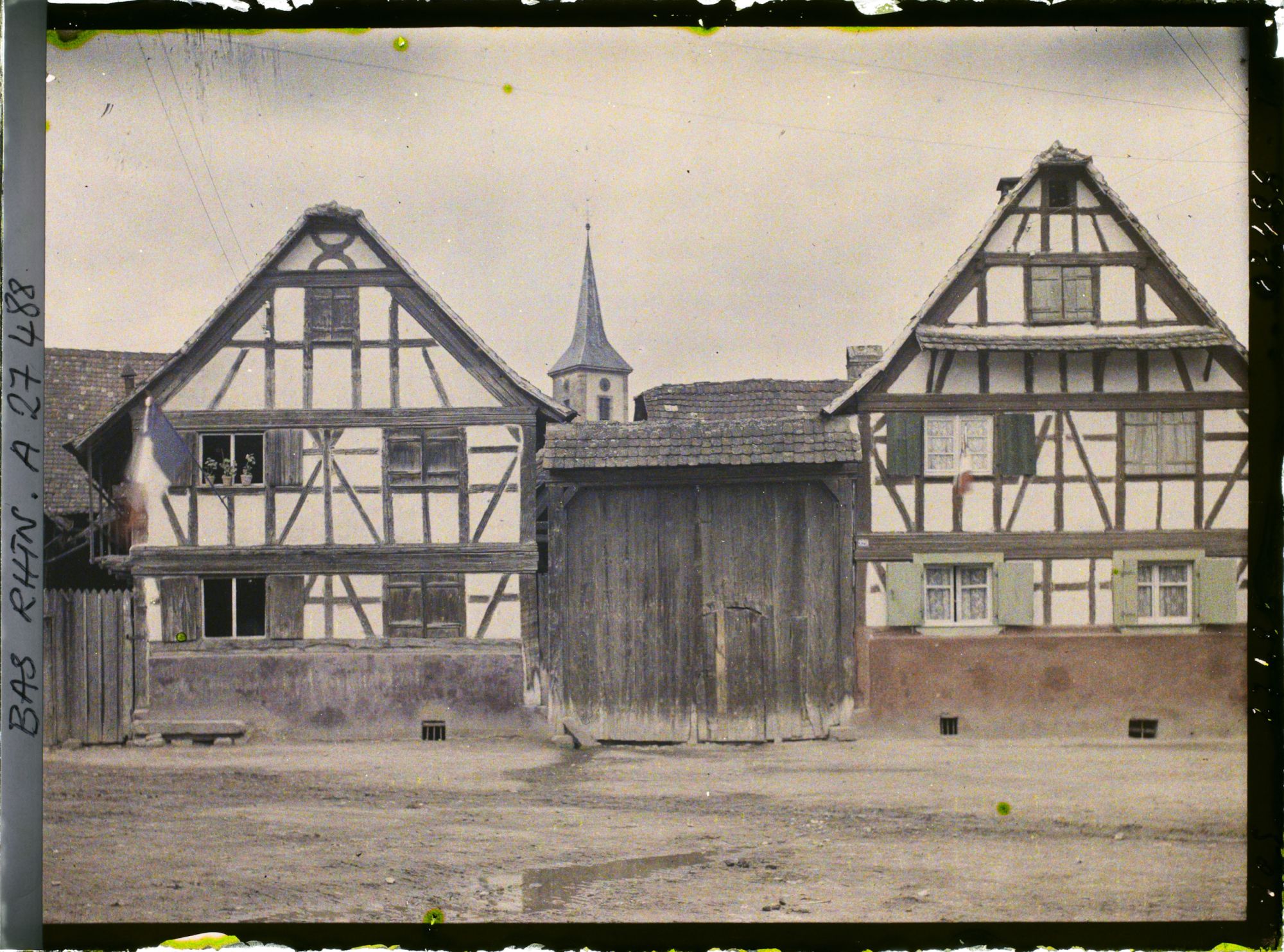 Image représentant France, Geispolsheim, Maison sur une petite place