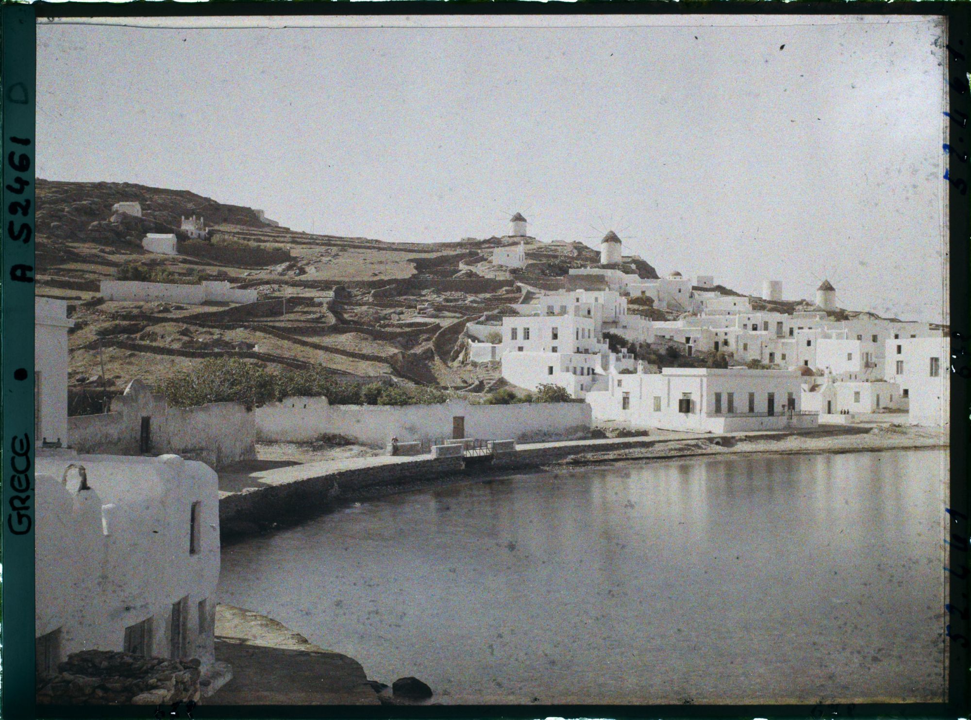 Image représentant Un coin de la ville : vue prise du Musée vers le Sud-Est.
