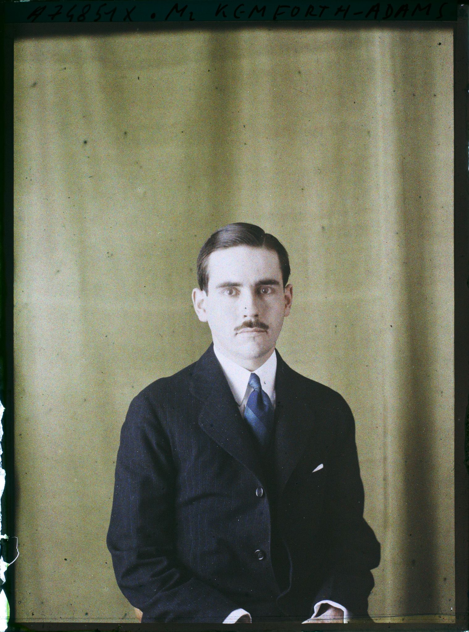 Image représentant https://musee-albert-kahn.s-museum.fr/home/NWQ2OTAwYzNmYjZlZTk1ZWQwODJmMjY4L2dlbmVyaWMtbm90aWNlLXRhYi9hdXRob3JpdHkvNjE3YTc5ZjVjZjhiODk2OGIzMzM3ZDIx/5d6900c3fb6ee95ed082f268/generic-notice-tab/authority/617a79ebcf8b8968b333706f Monsieur Kemforth-Adams