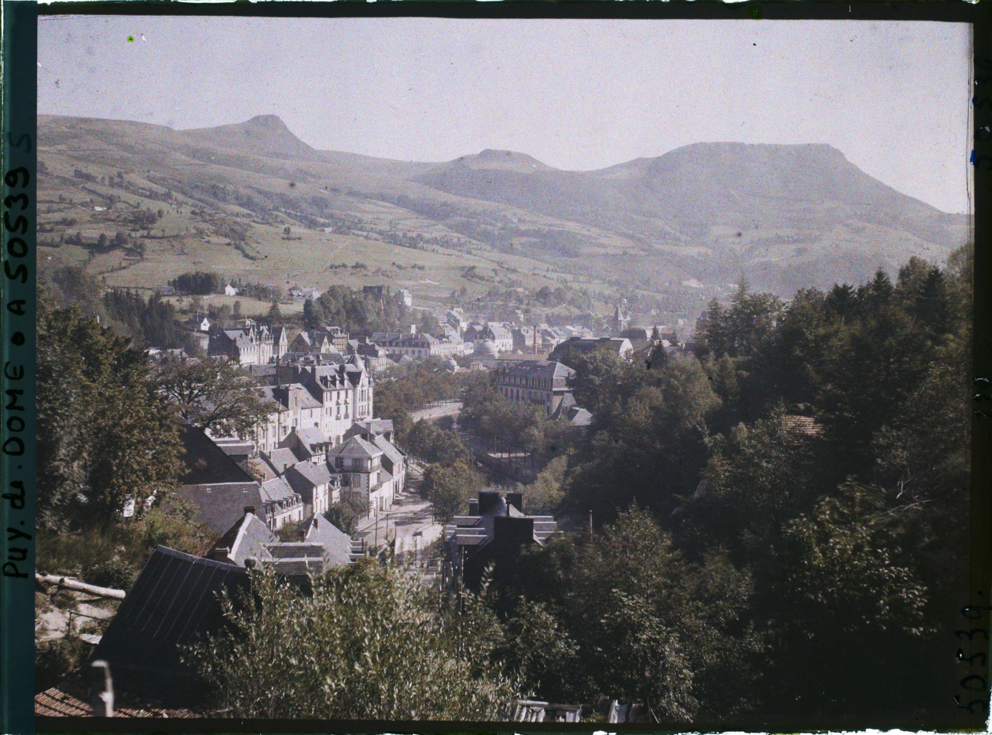 Image représentant France, La Bourboule, Vue gle prise vers le N.E - au fond, à dr. le Puy Gros