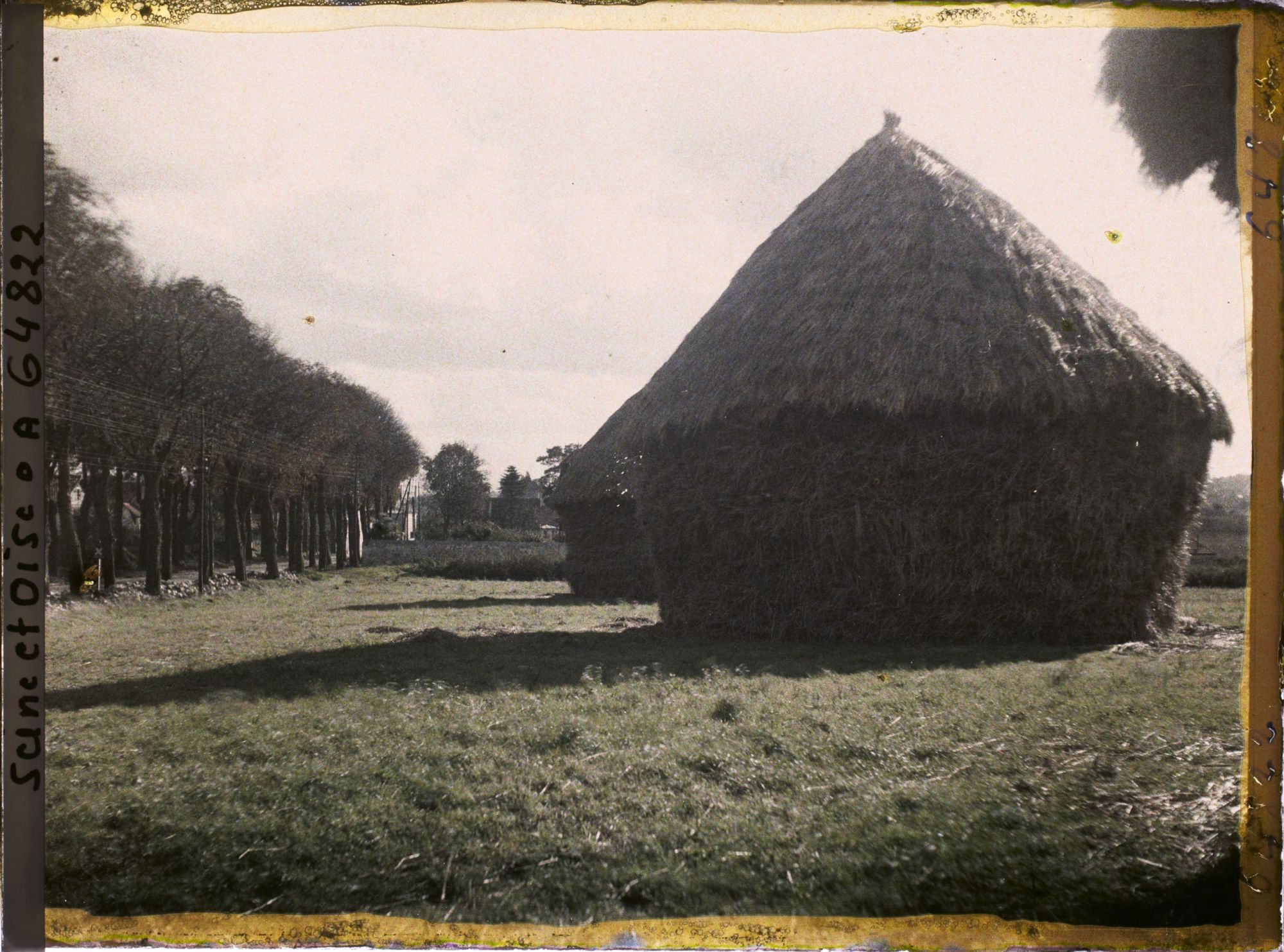 Image représentant Seine et Oise, Moisselles, Groupe de meules de blé