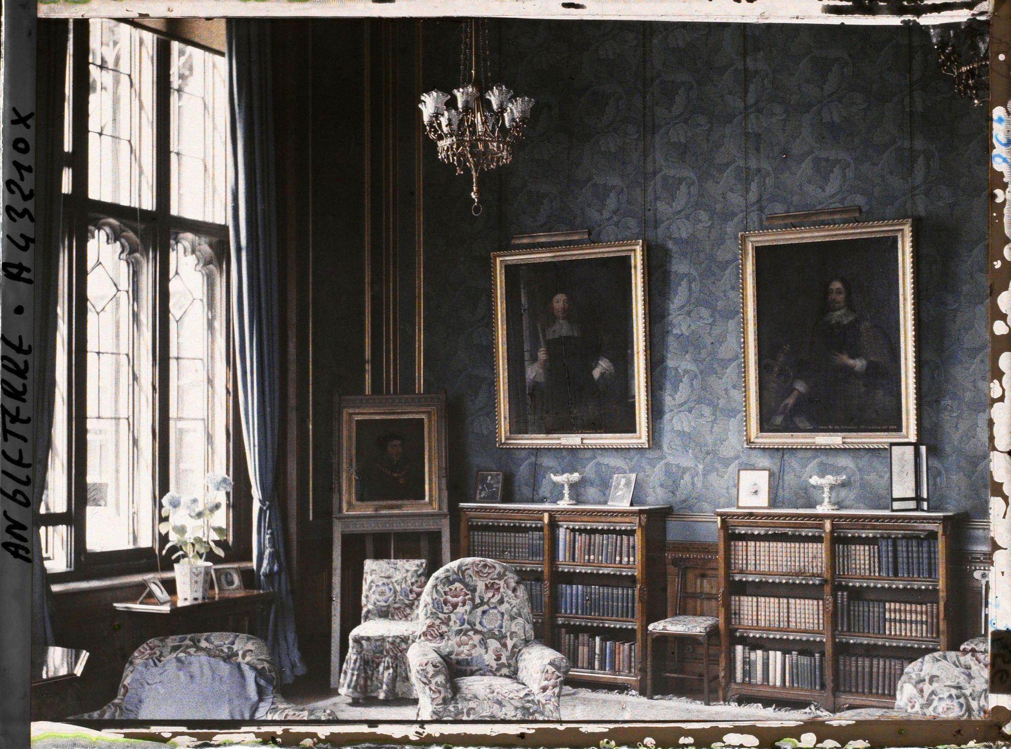 Image représentant Le petit salon et portraits à la Speaker Residence au Parlement