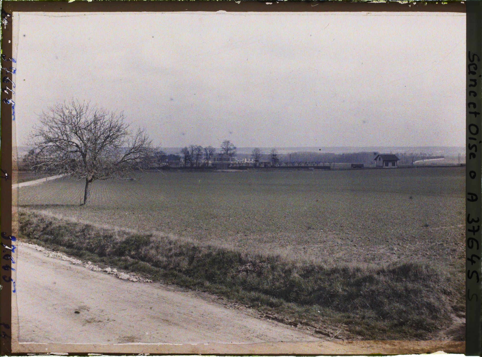 Image représentant France, Les Clayes, Champ de blé, vue prise vers la Gare