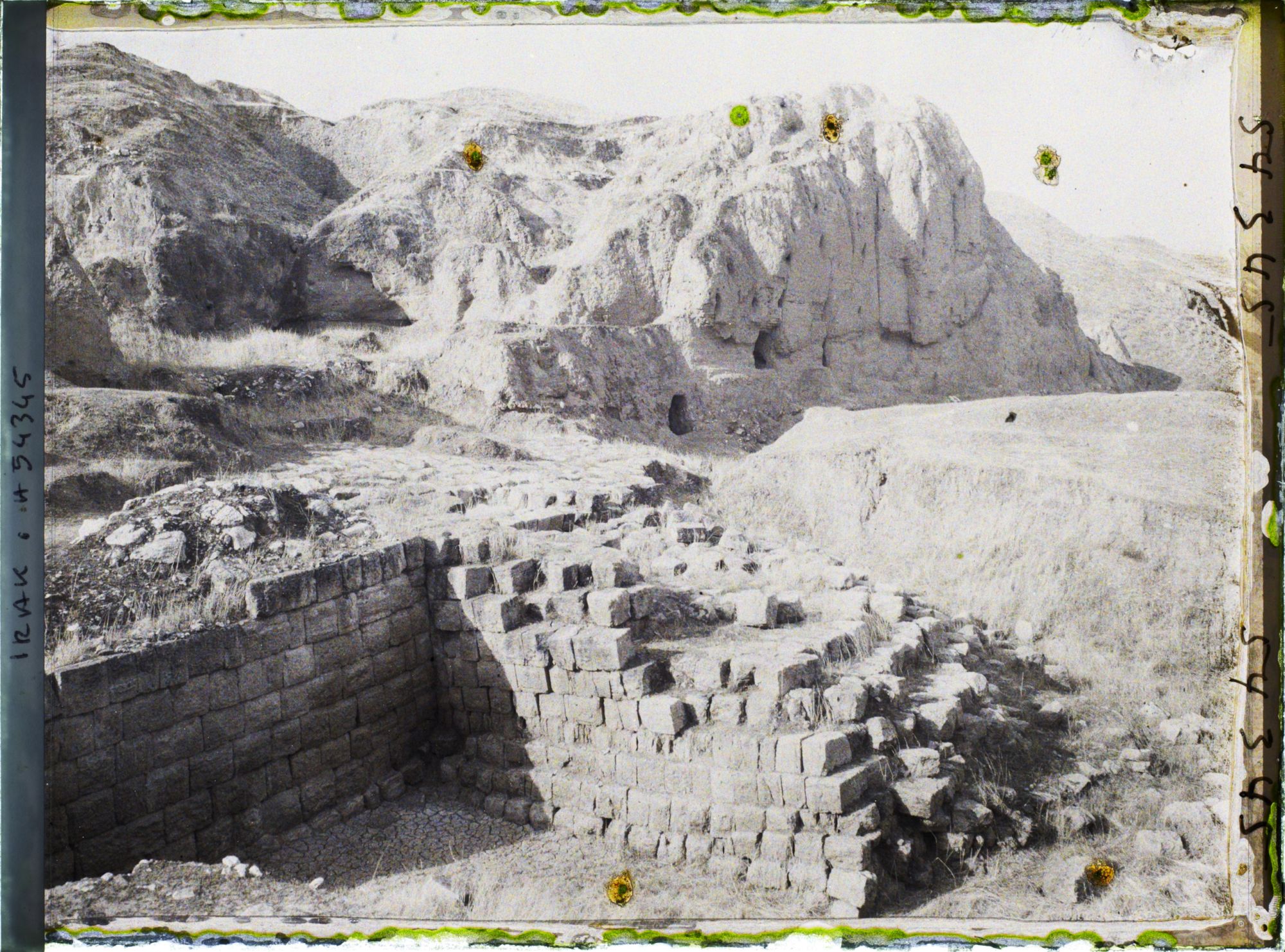 Image représentant Vestiges d'un escalier de l'époque de Assarhaddon (?)