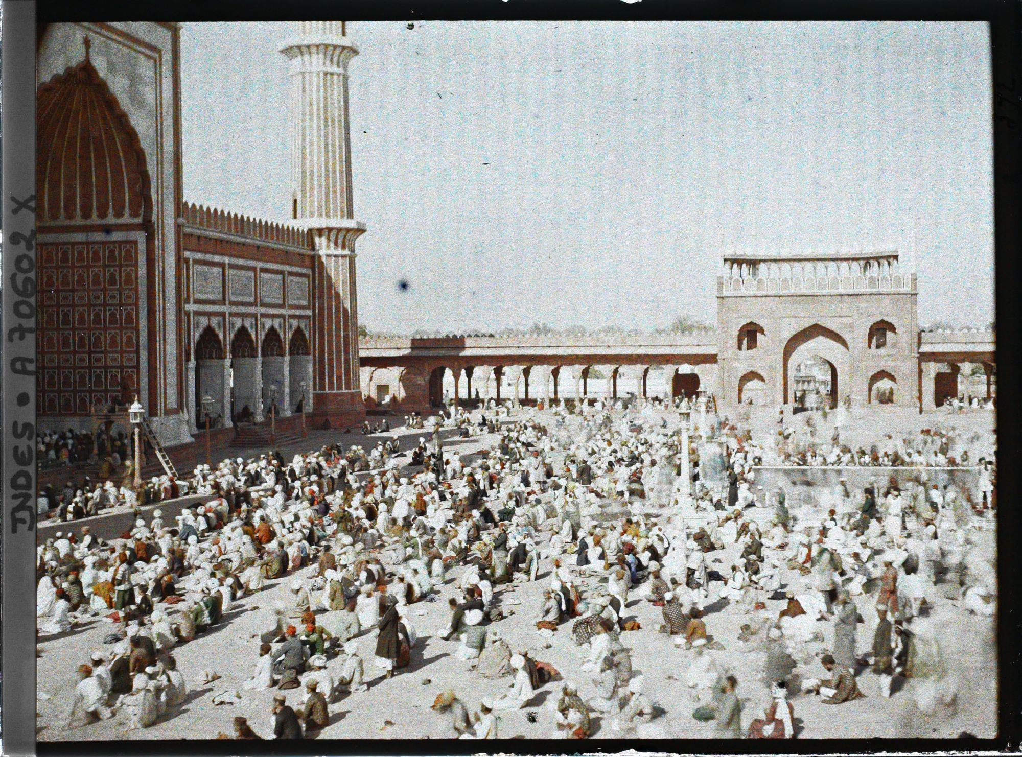 Image représentant La prière du vendredi dans la cour de la Grande Mosquée (Jama Masjid)