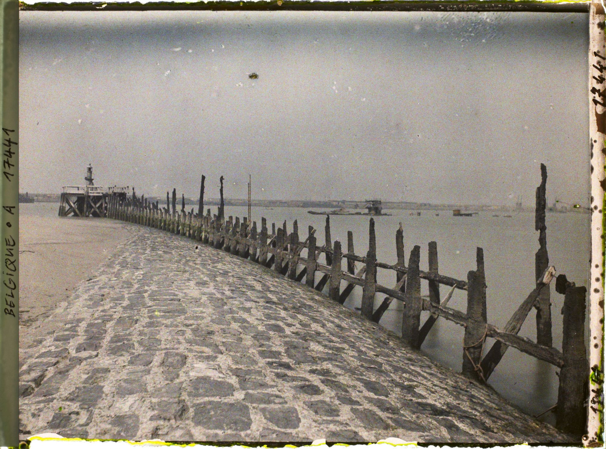 Image représentant Belgique, Zee Brugge, La Jetée et le torpilleur "Thétis"