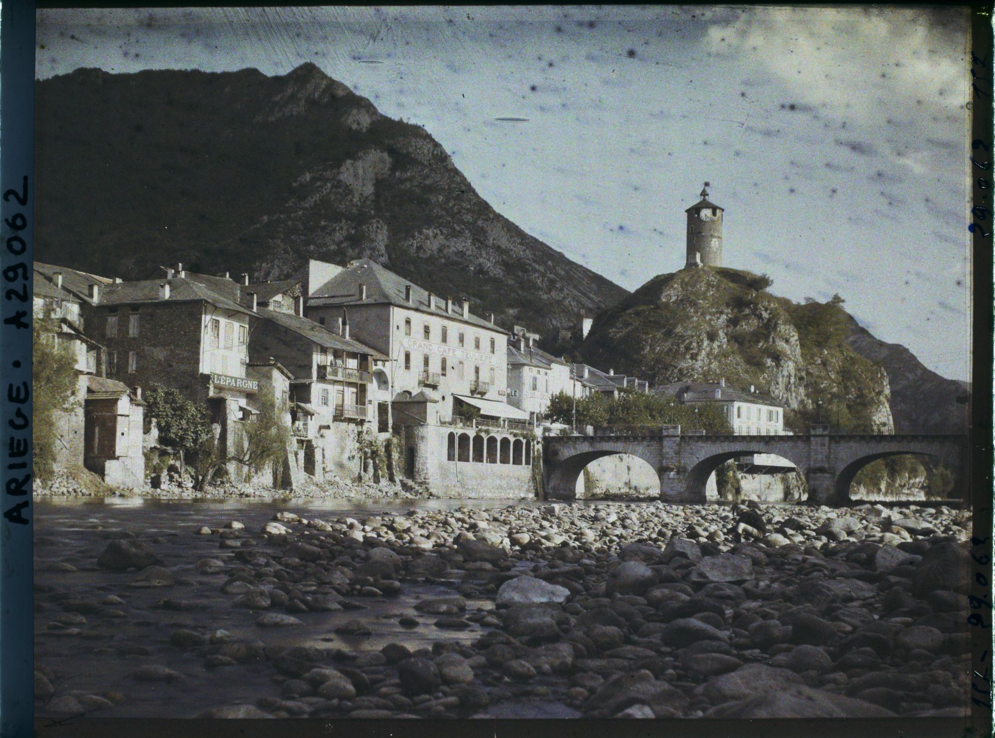 Image représentant L'Ariège, le pont et la tour de Castella