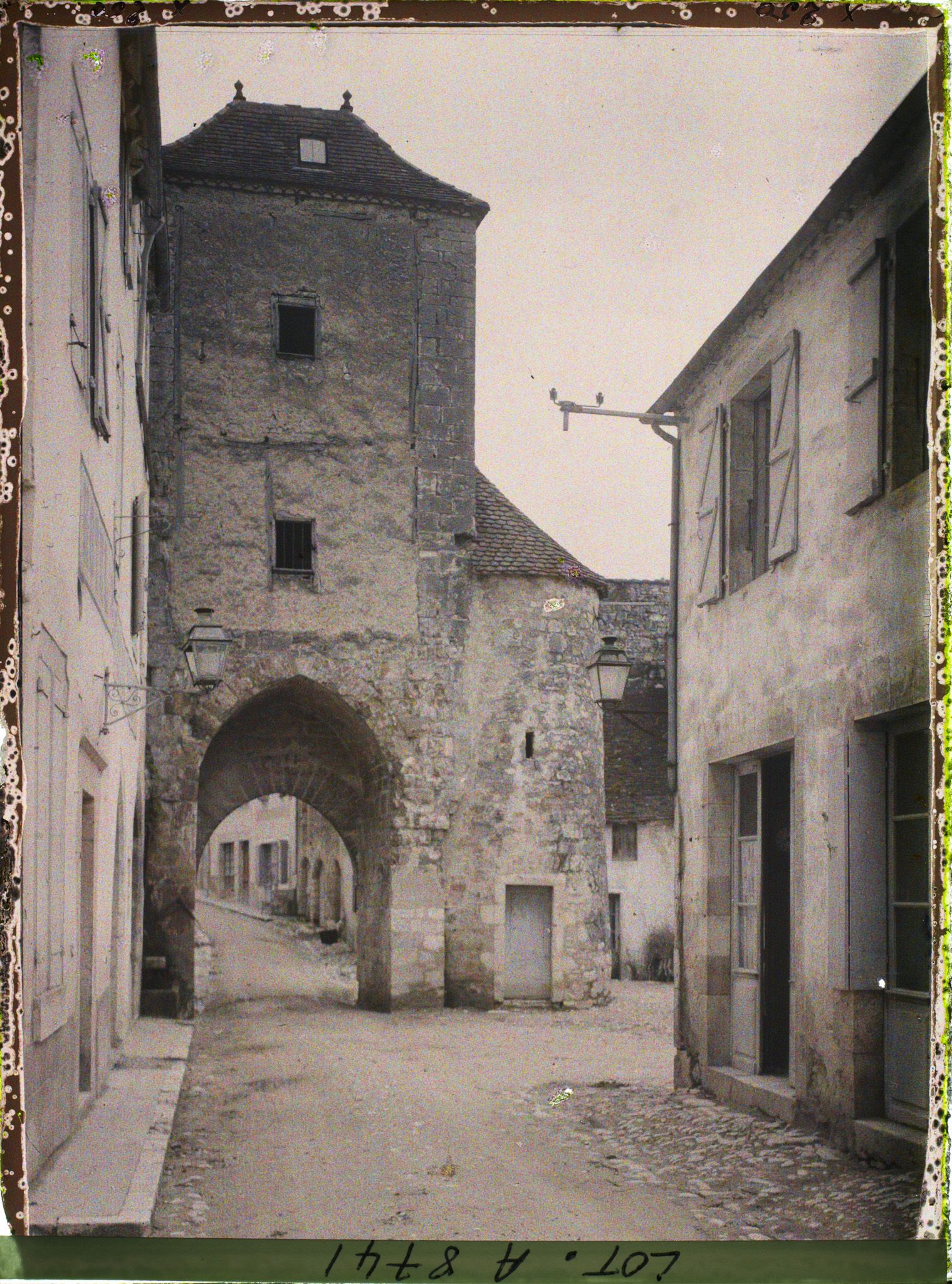 Image représentant France, Rocamadour, La porte dite Malbec