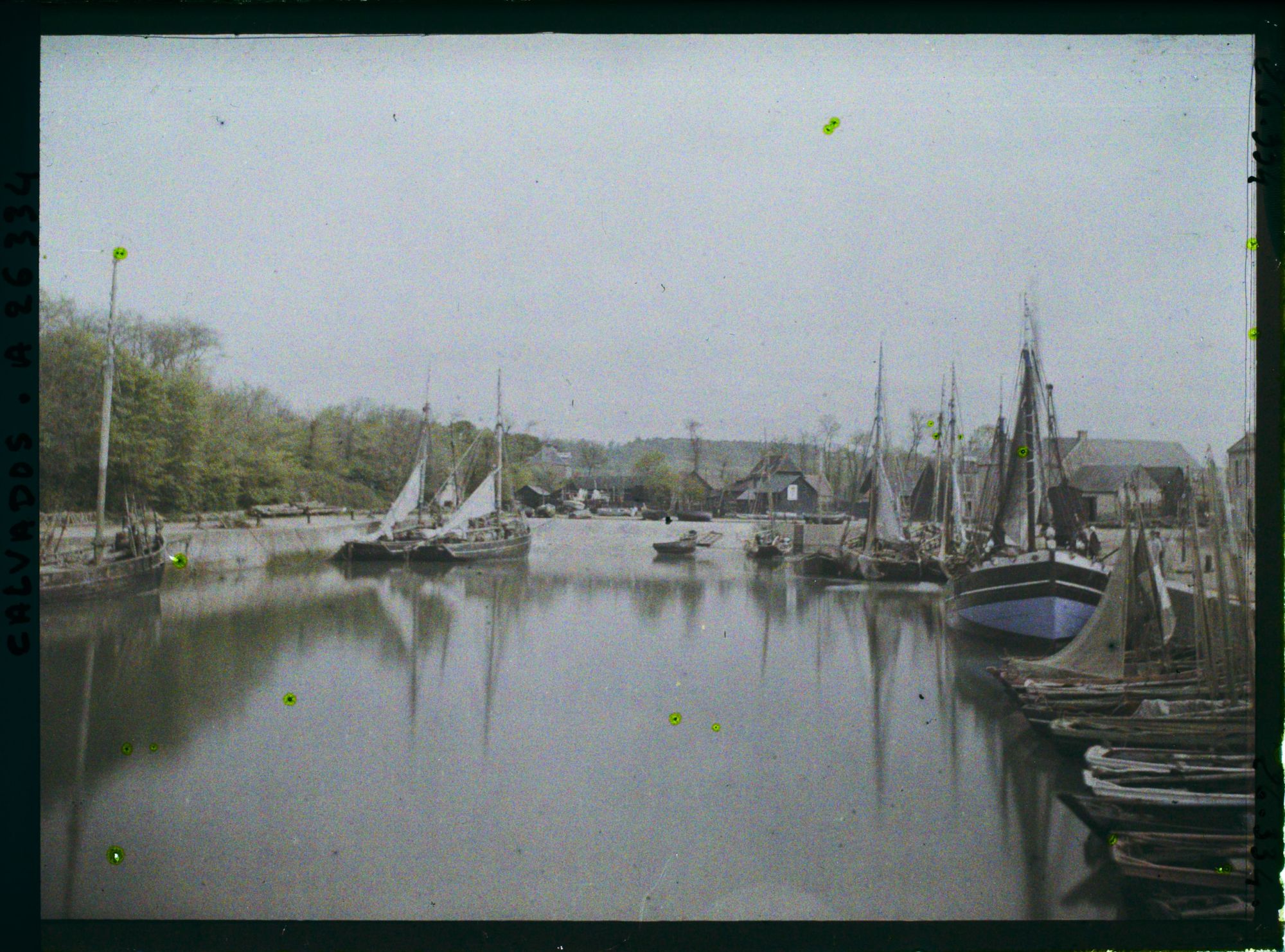 Image représentant La Cale, vue prise du barrage