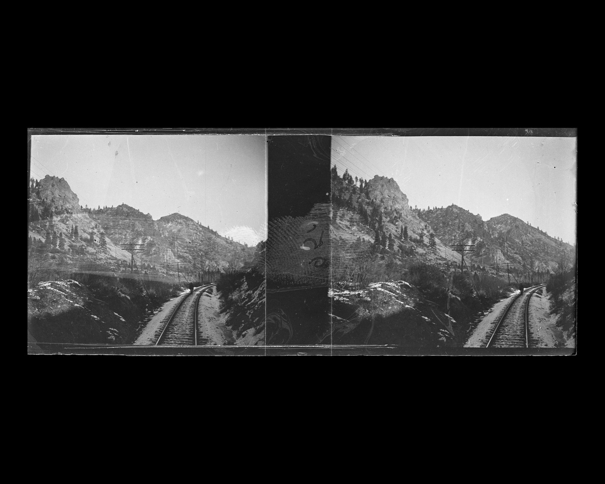 Image représentant La ligne de chemin de fer à travers la montagne de la Sierra Nevada