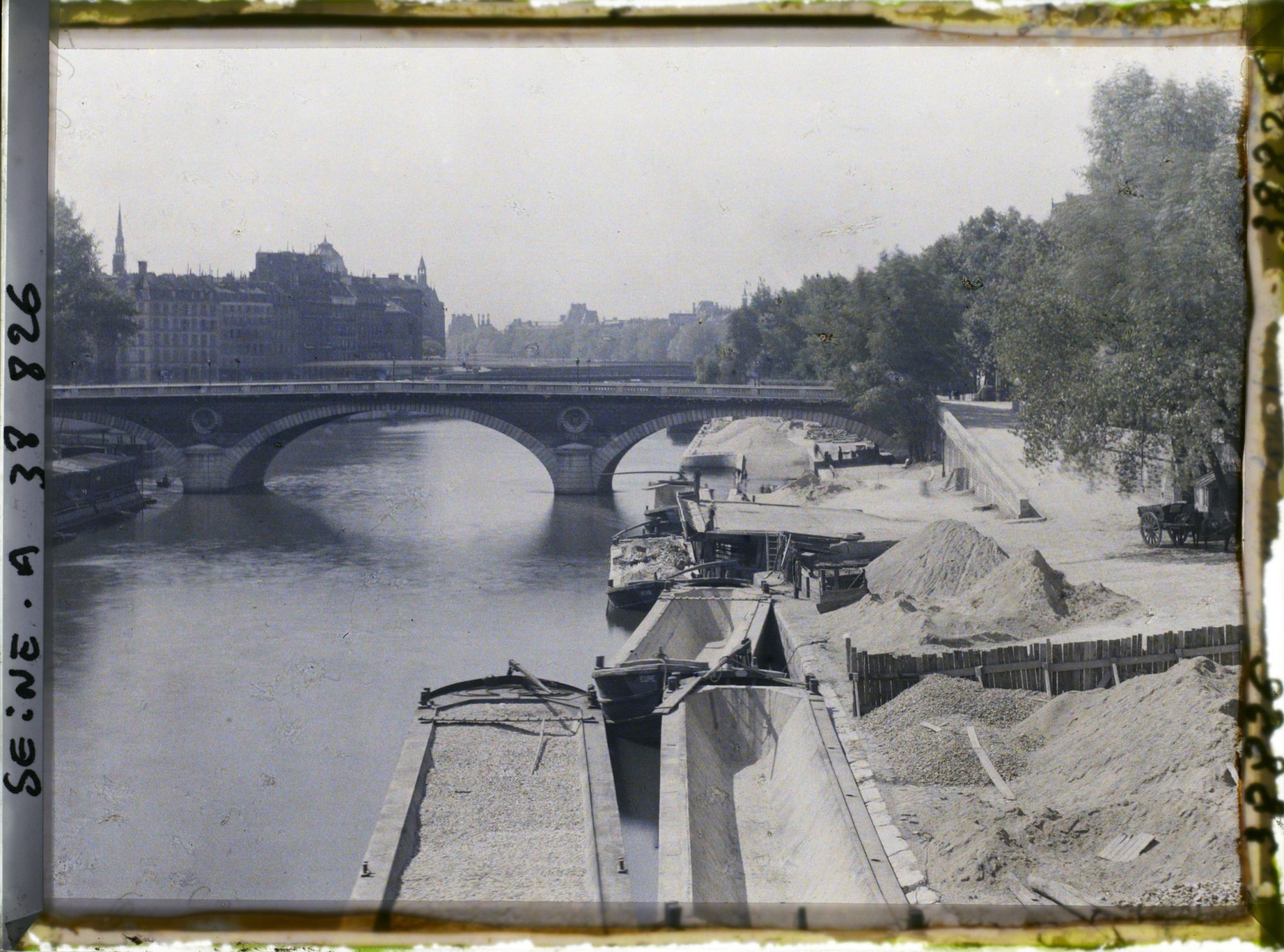 Image représentant Le pont Louis-Philippe et le quai de l'Hôtel-de-Ville (en travaux ?)