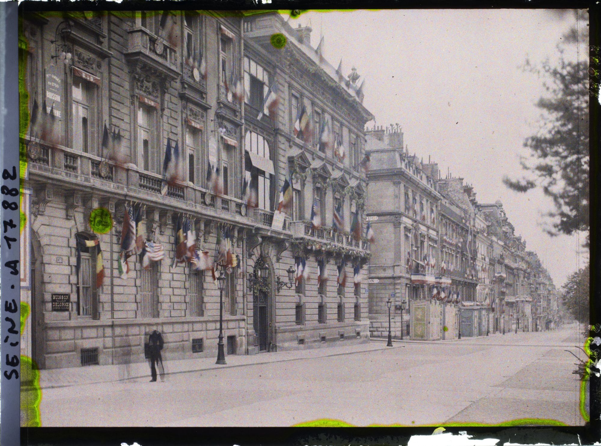 Image représentant Pavoisements sur l'avenue des Champs-Elysées, au niveau du n°138