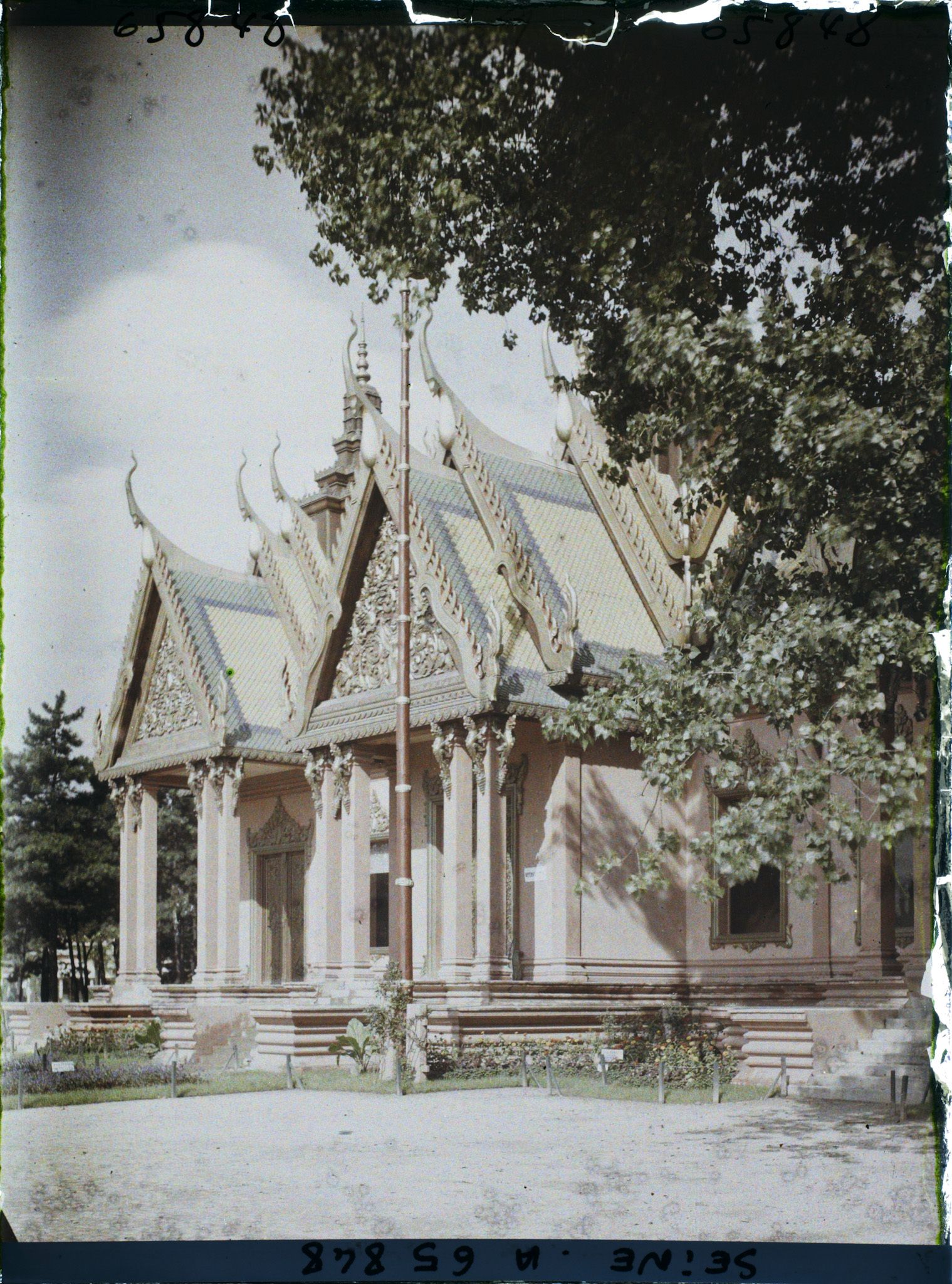 Image représentant L'Exposition Coloniale Internationale de 1931, le pavillon du Cambodge, section de l'Indochine