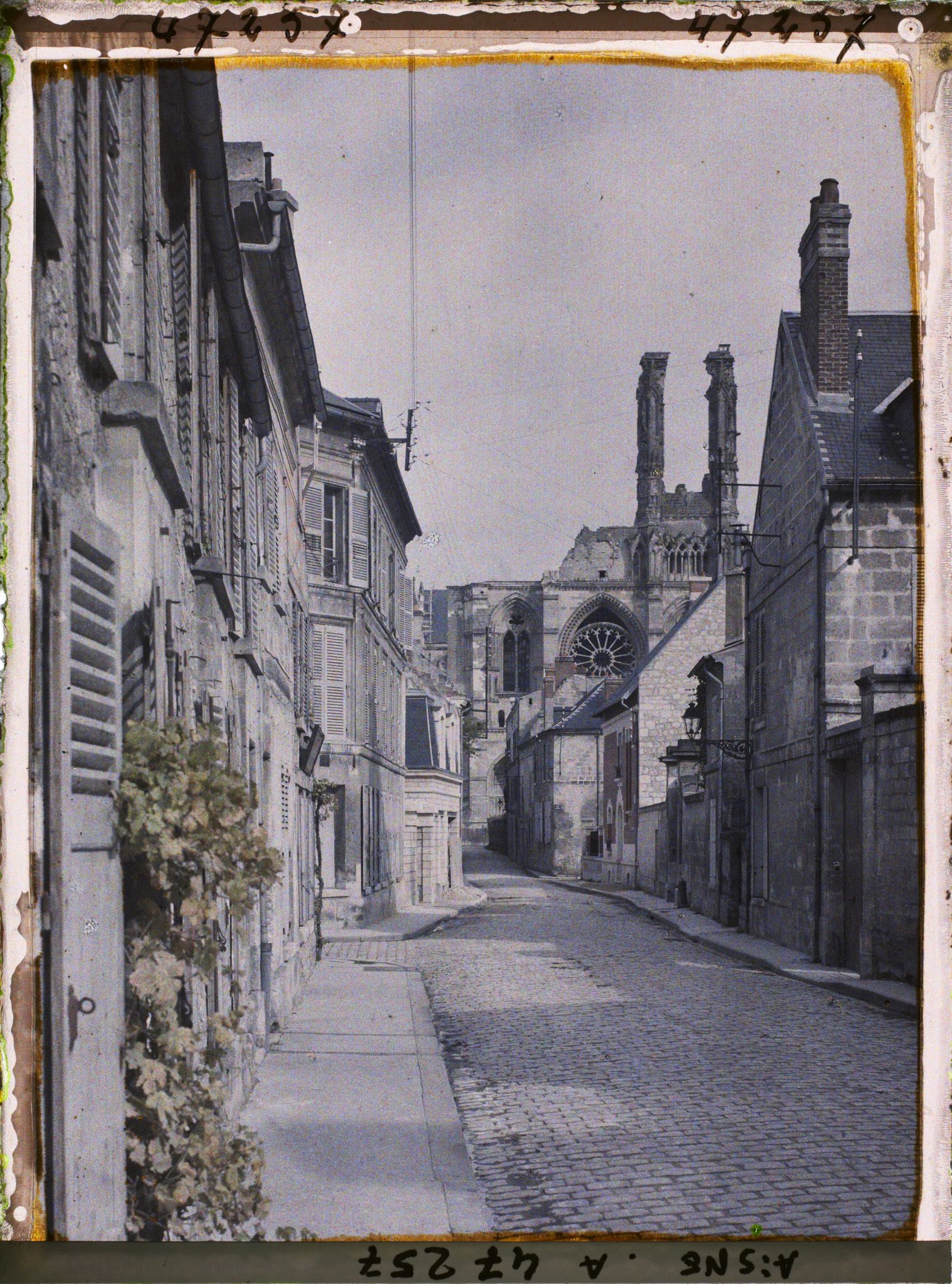 Image représentant France, Soissons, Rue de l'Echelle du Temple Vers la Cathédrale