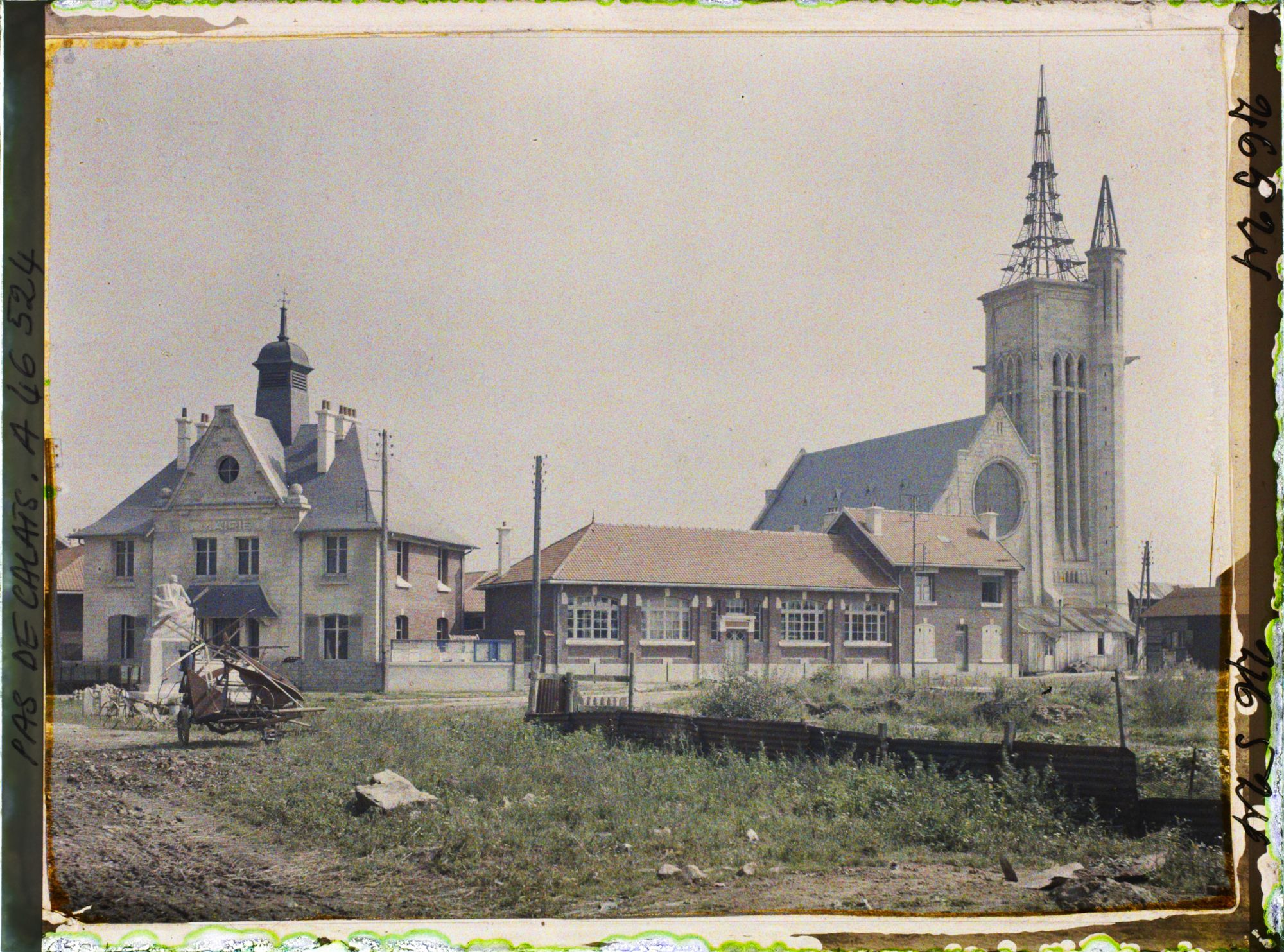 Image représentant France, Neuville-St-Vaast, Mairie, Ecoles et Eglise