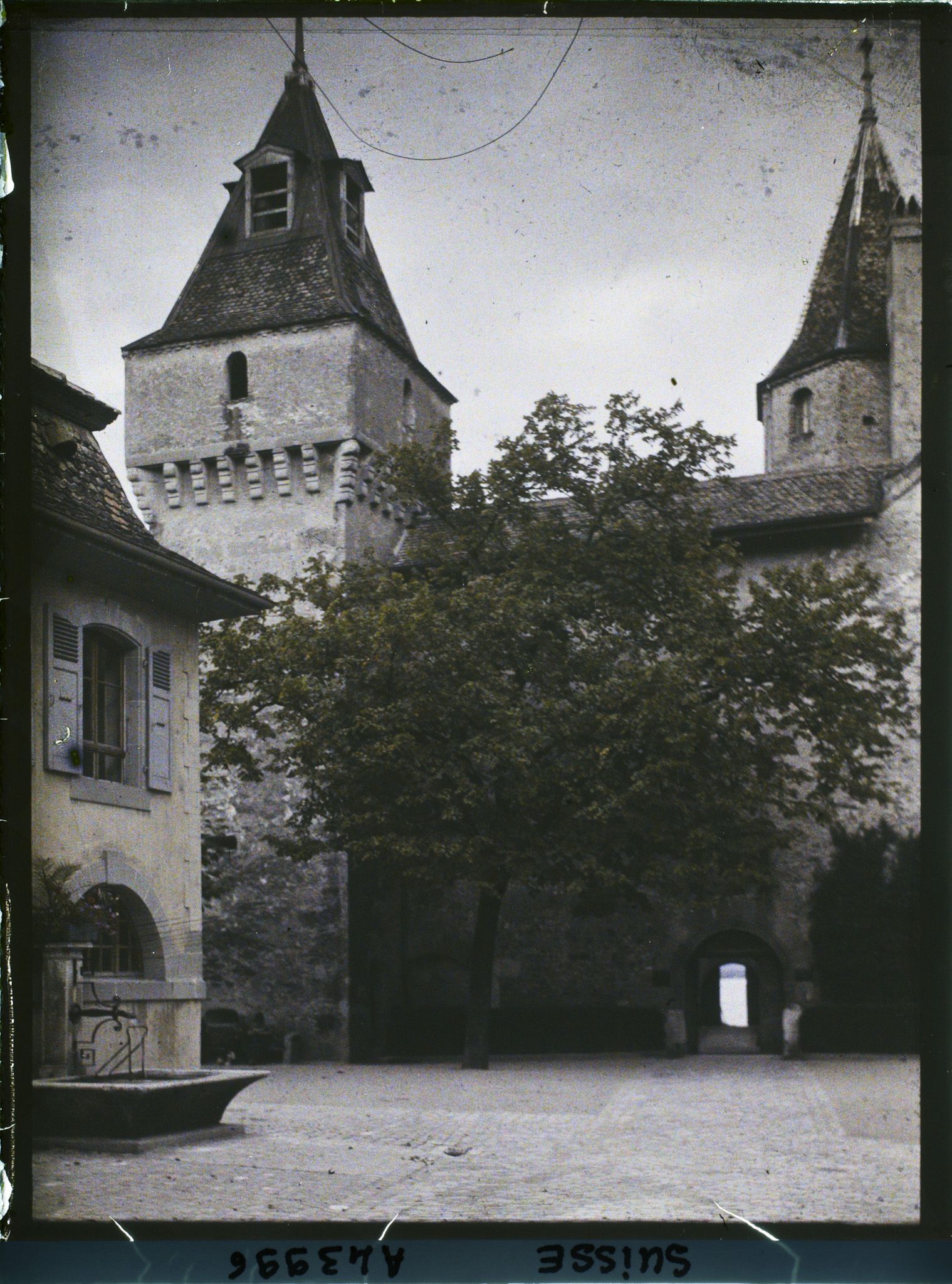 Image représentant Le château de Nyon depuis la place du Château
