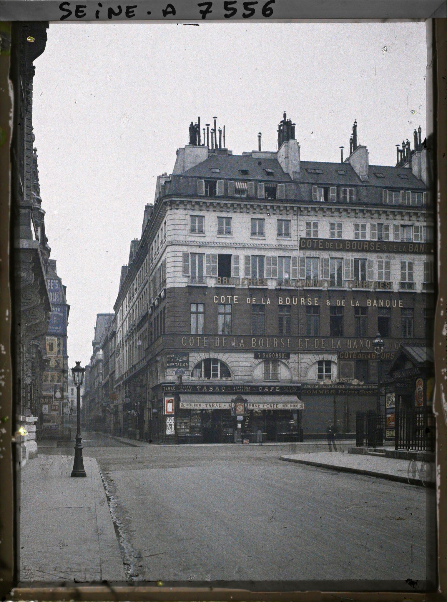 Image représentant La Place de la Bourse et la rue Réaumur, vues de la rue Notre-Dame-des-Victoires