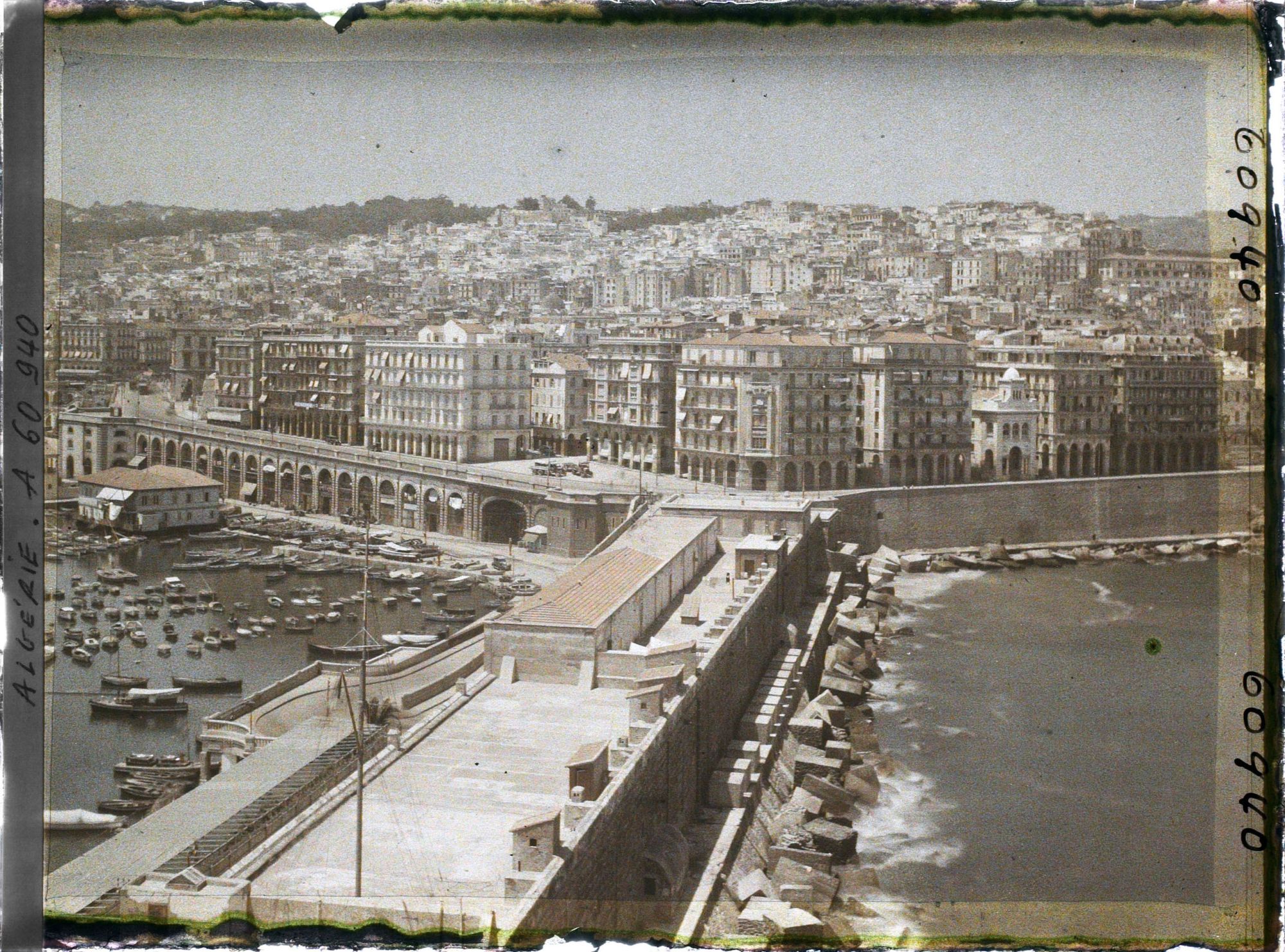 Image représentant La jetée Kheïr Ed Dine, les quartiers européens et la ville haute