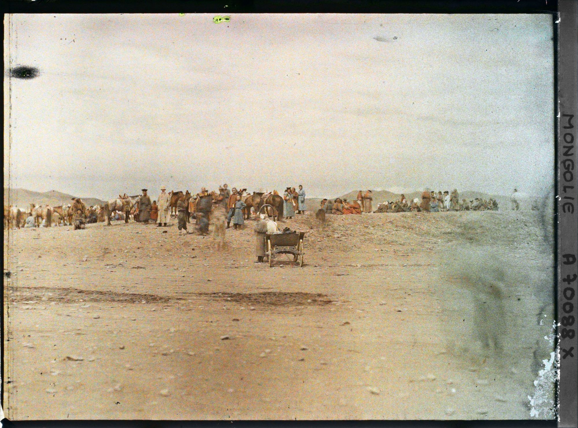 Image représentant Spectateurs et chevaux sur la grande place du marché