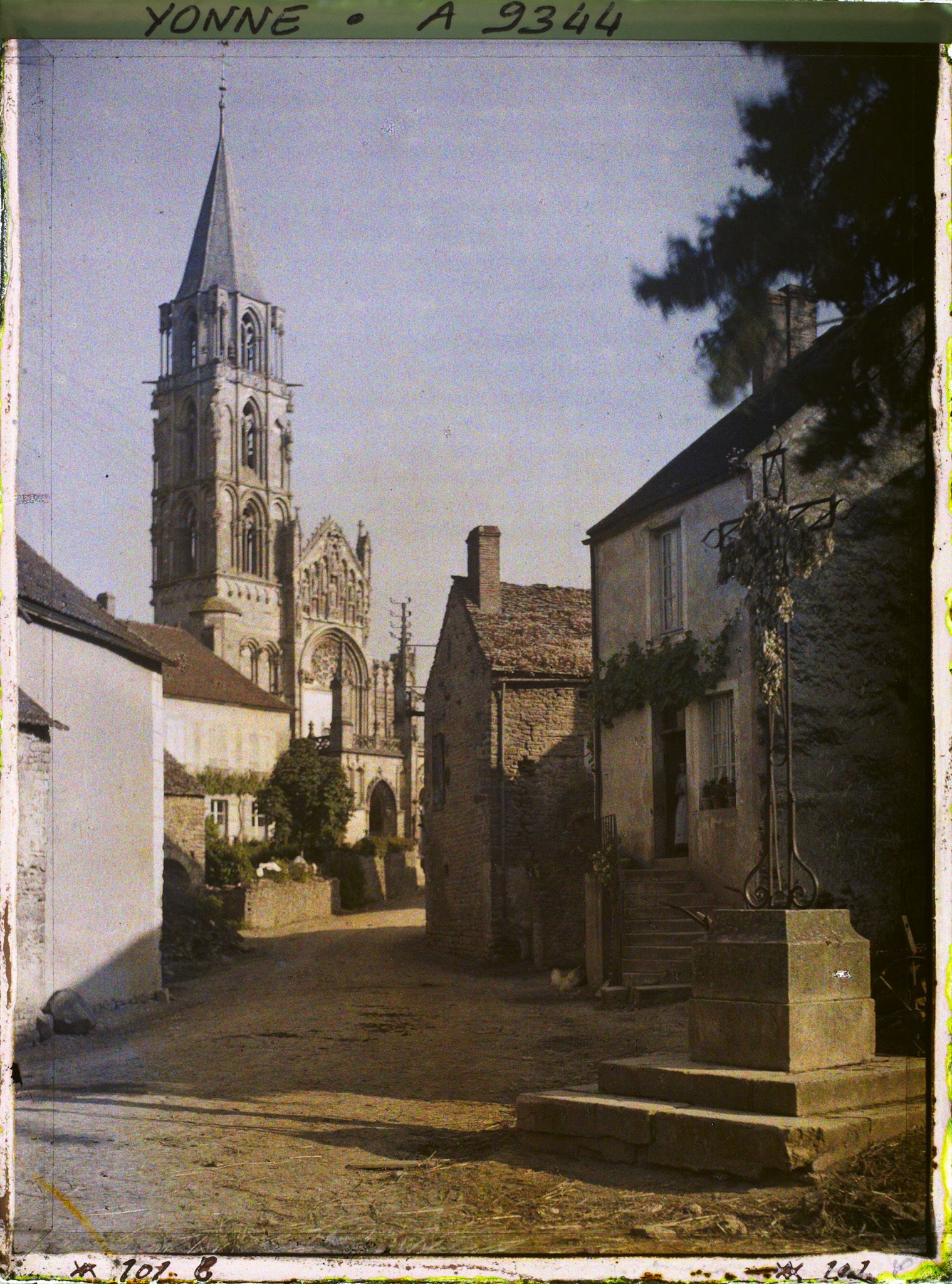 Image représentant France, St Père, L'Eglise de St Père, au milieu de ce pauvre Village d'aujourd'hui