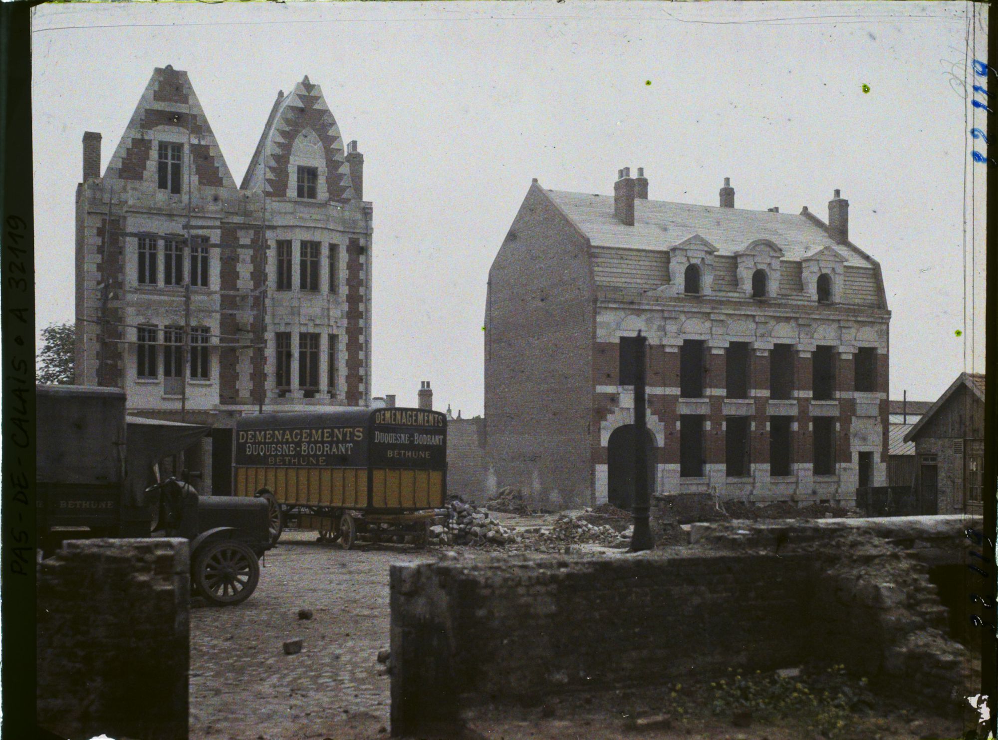 Image représentant France, Béthune, Nouveaux immeubles rue d'Arras