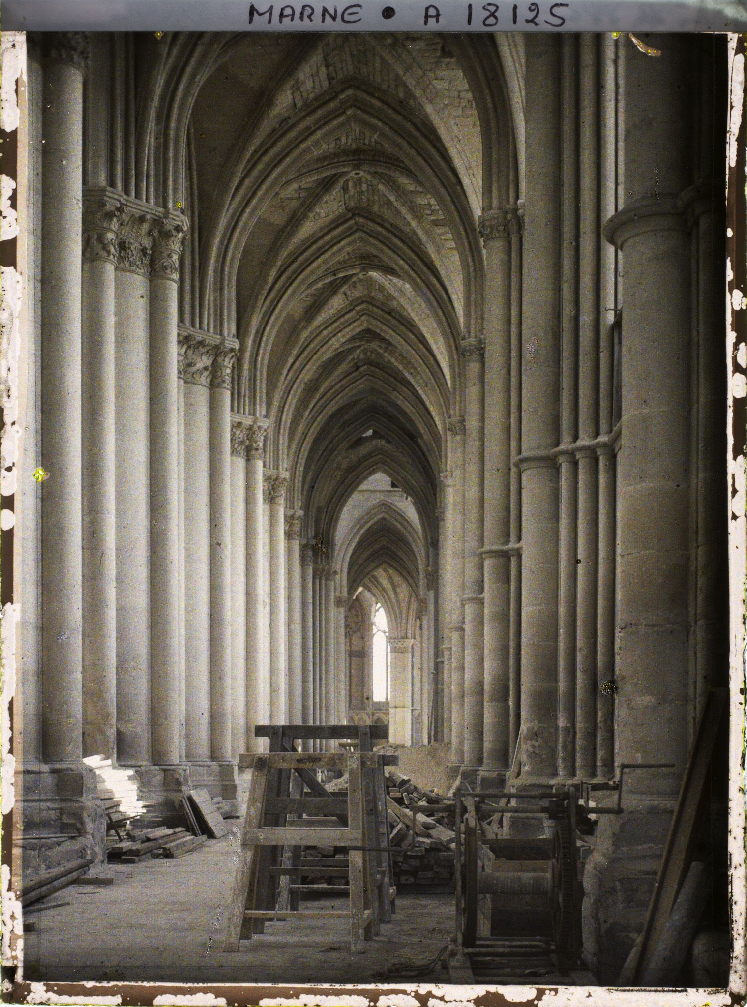 Image représentant France, Reims, Intr de la Cathédrale : la nef droite