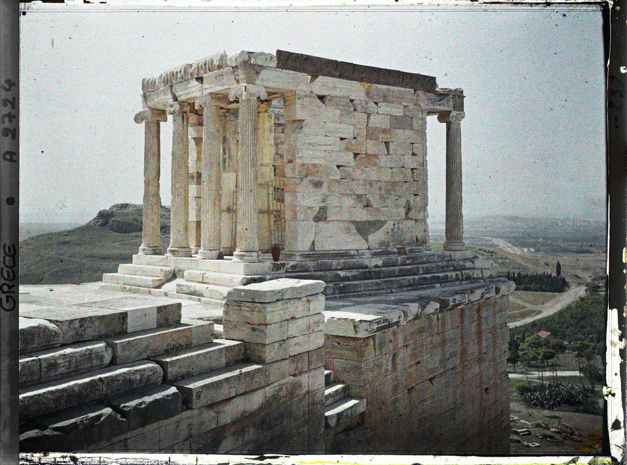 Image représentant Sur l'Acropole, le Temple d'Athéna Nike (façade est et profil nord)
