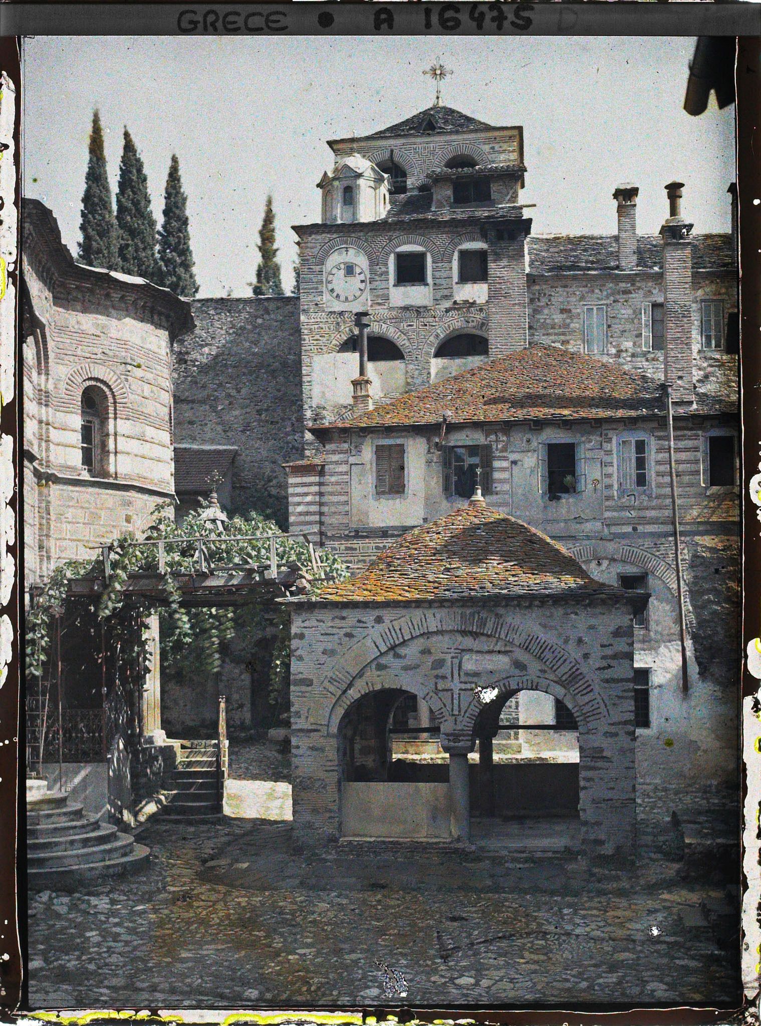 Image représentant Turquie, Hilendar, Cour intérieure du monastère