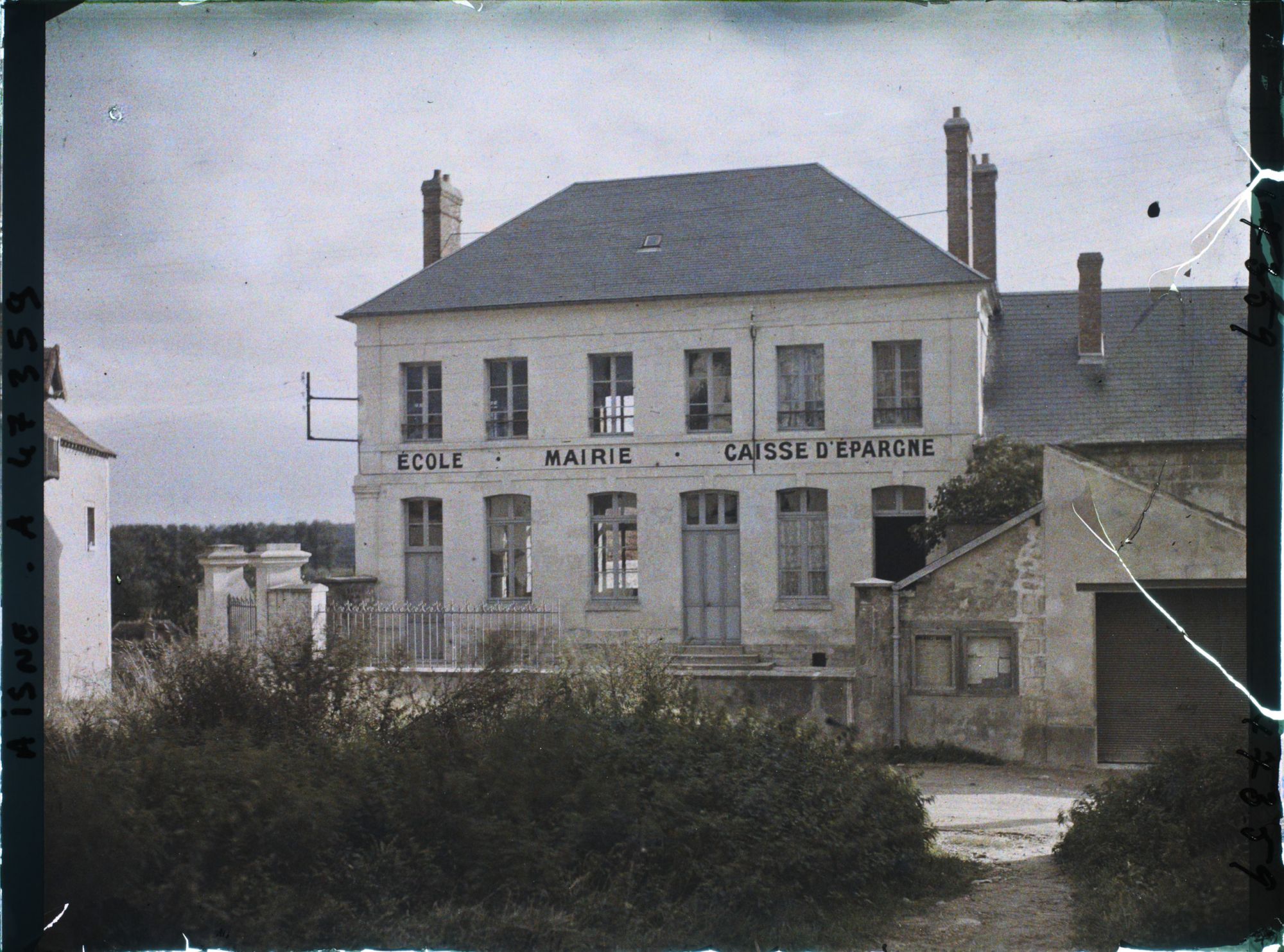 Image représentant France, Bourg et Comin, Ecole, Mairie, Caisse d'Epargne refaites