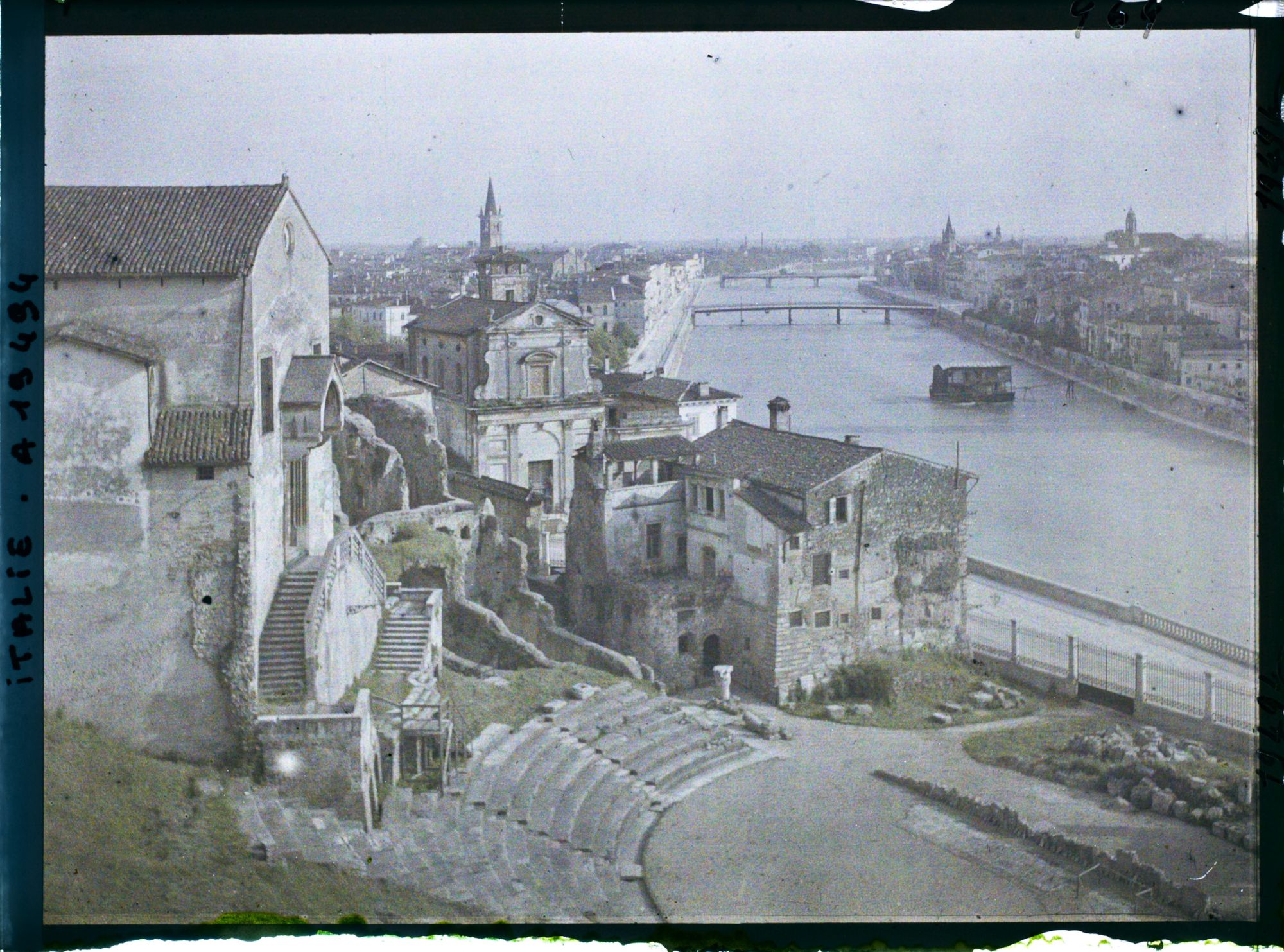 Image représentant Panorama pris du haut du théâtre romain