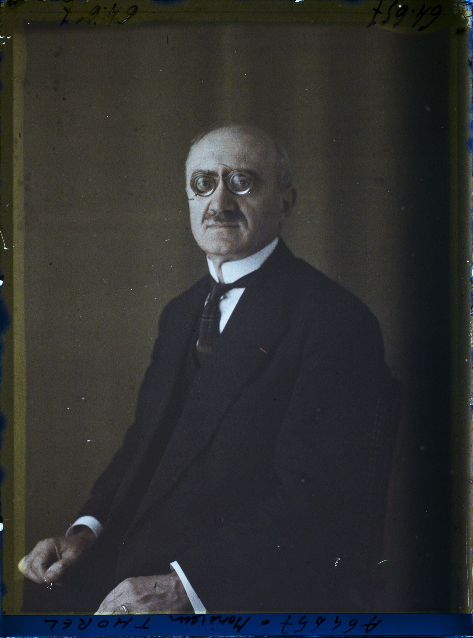 Image représentant https://musee-albert-kahn.s-museum.fr/home/NWQ2OTAwYzNmYjZlZTk1ZWQwODJmMjY4L2dlbmVyaWMtbm90aWNlLXRhYi9hdXRob3JpdHkvNjE3YTc5ZjVjZjhiODk2OGIzMzM3ZDIx/5d6900c3fb6ee95ed082f268/generic-notice-tab/authority/617a79ebcf8b8968b33378ba Monsieur Georges Thorel