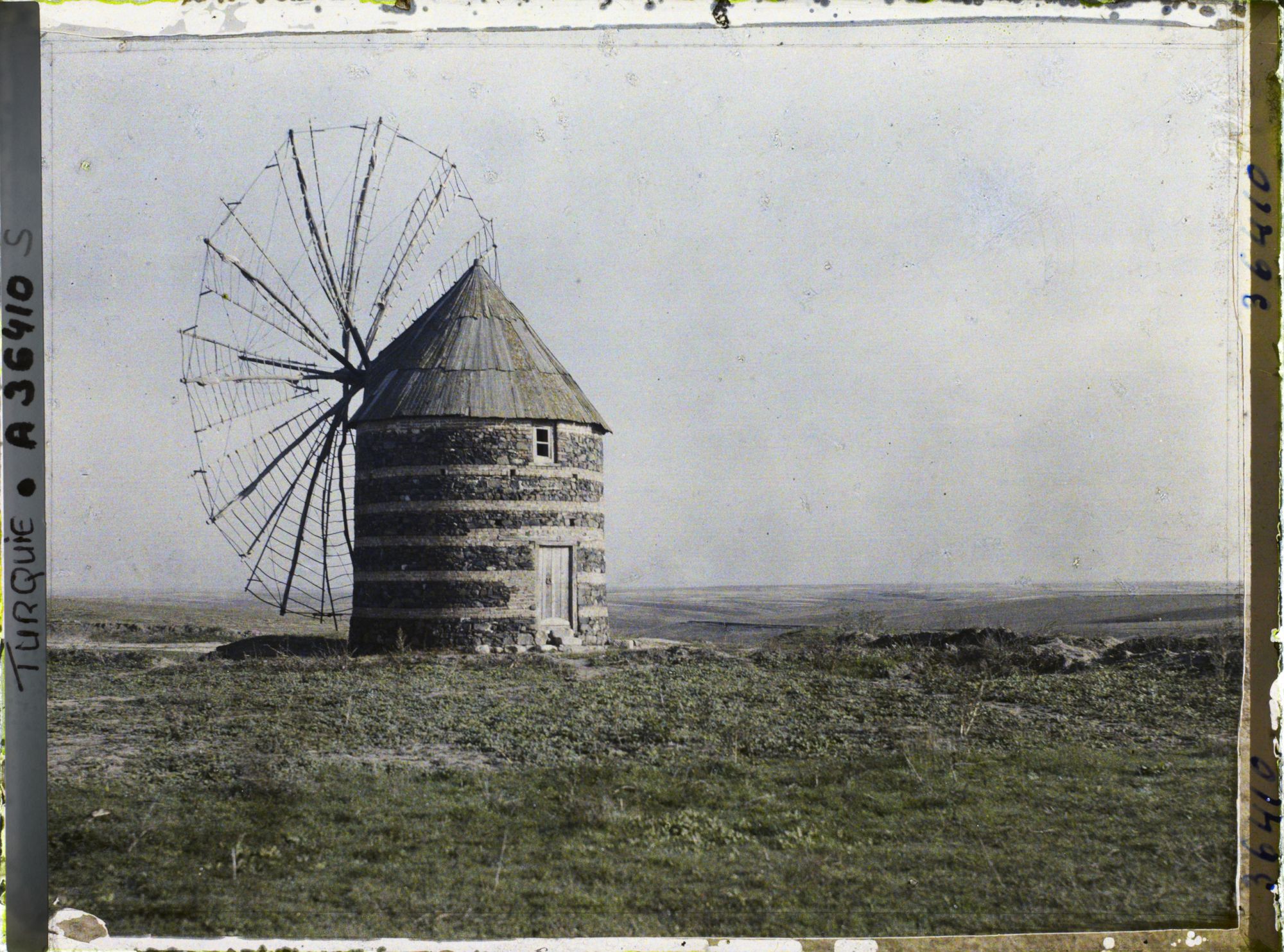 Image représentant Moulin à vent caractéristique de la campagne thrace