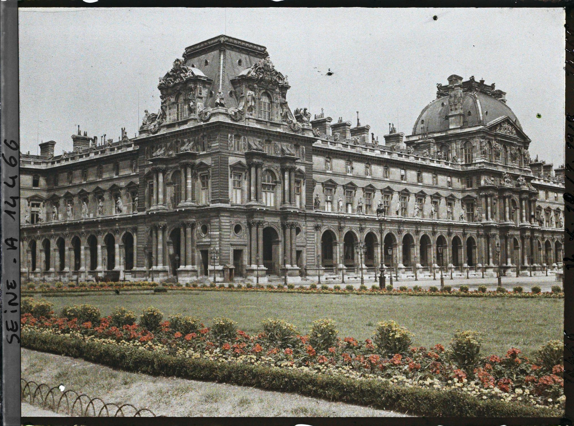 Image représentant Aile Richelieu du Palais du Louvre depuis la place du Carrousel