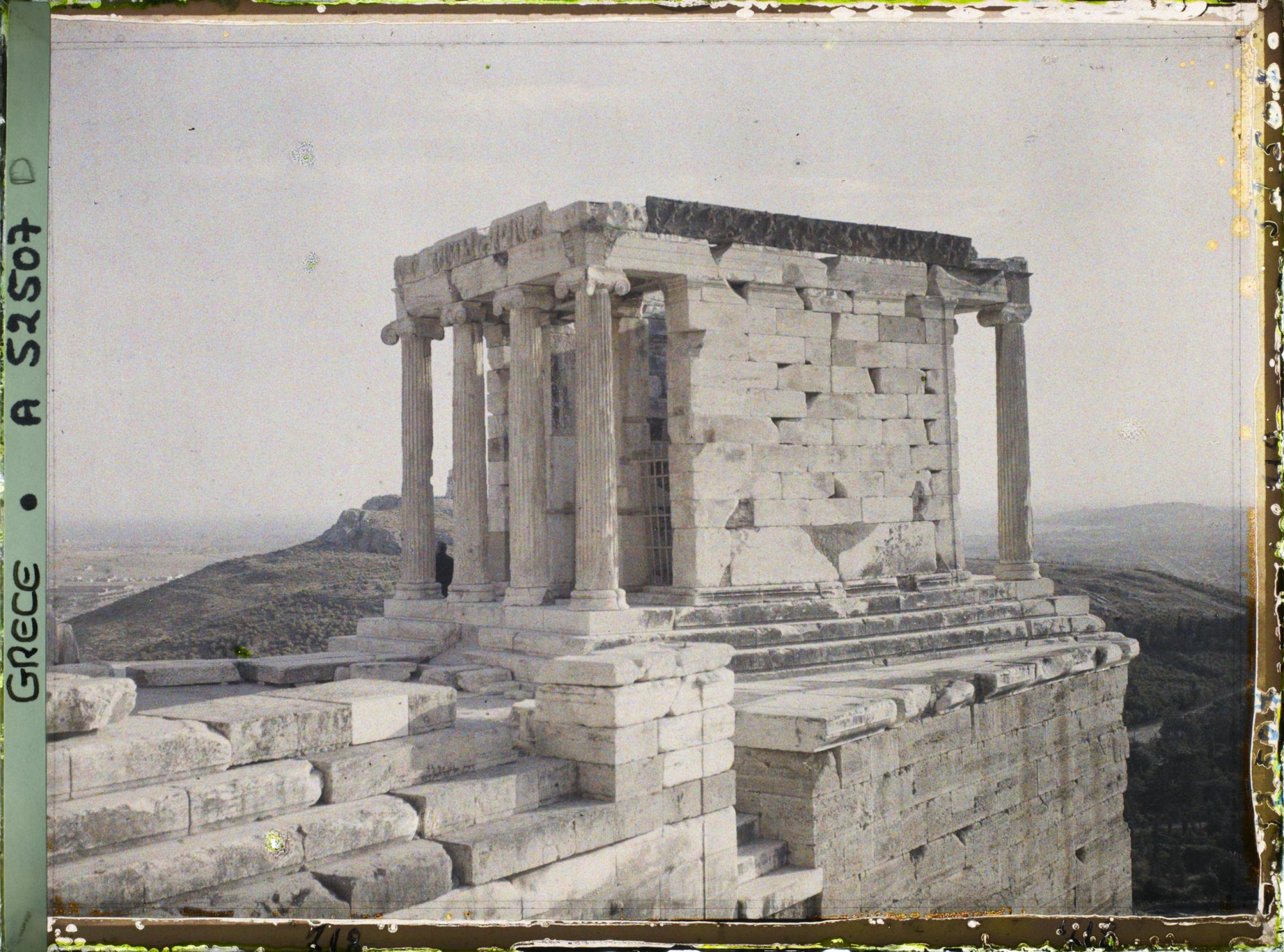 Image représentant Sur l'Acropole, le Temple d'Athéna Nike (façade est et profil nord)