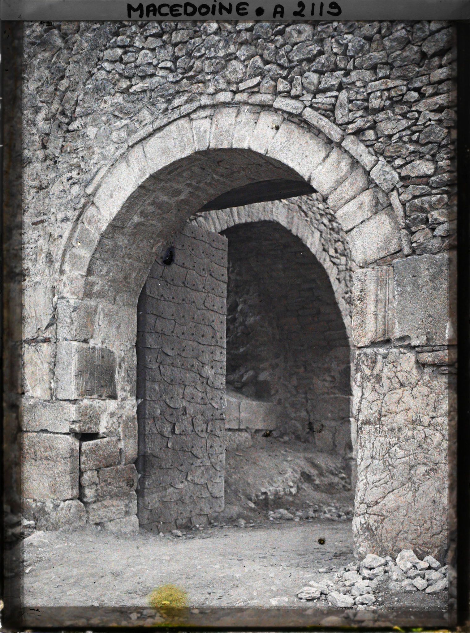 Image représentant Ecailles de fer de la vieille porte nord