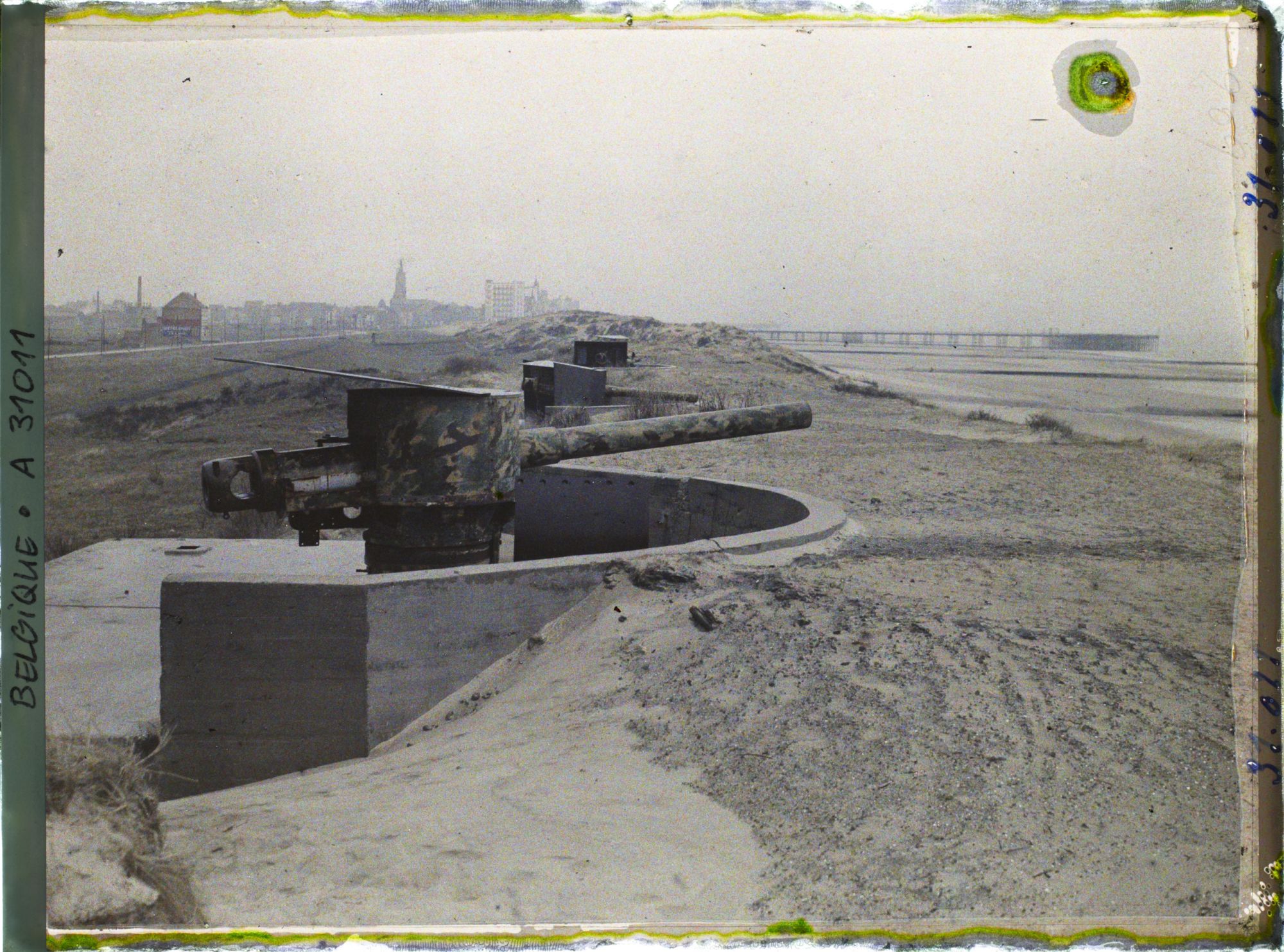 Image représentant Belgique, Blankenberghe, La batterie de Kaiserin dans le fond Blankenberghe