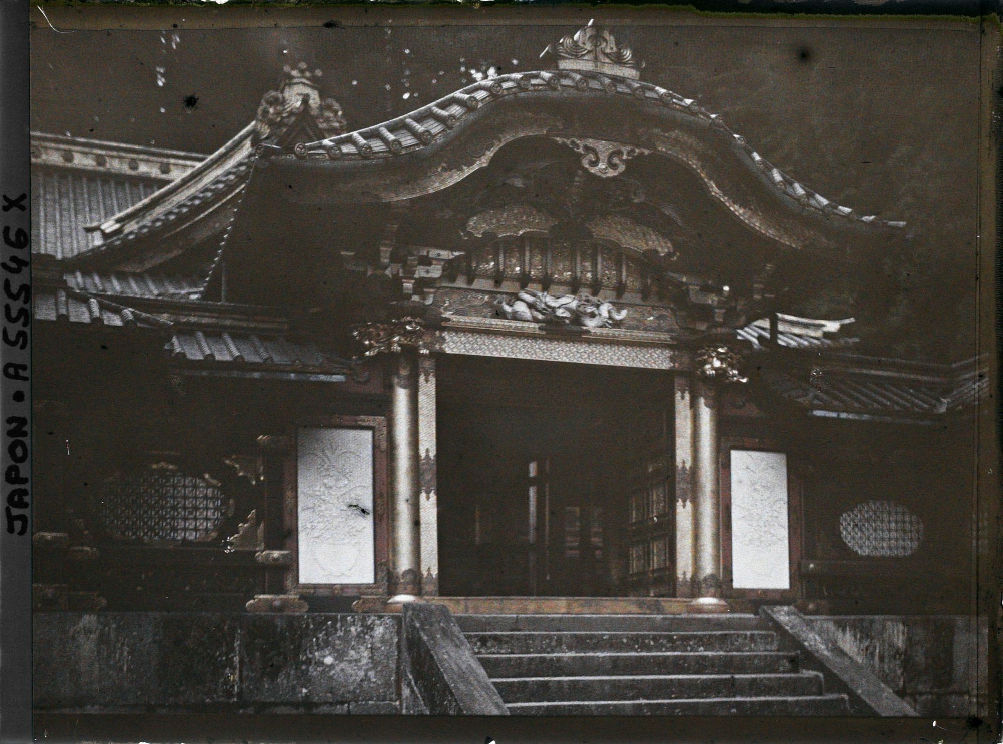 Image représentant Sanctuaire Daiyuin (Rinnoji Taiyûin-byô ou Taiyûin Reibyô) : la Kara-mon (" porte chinoise ")