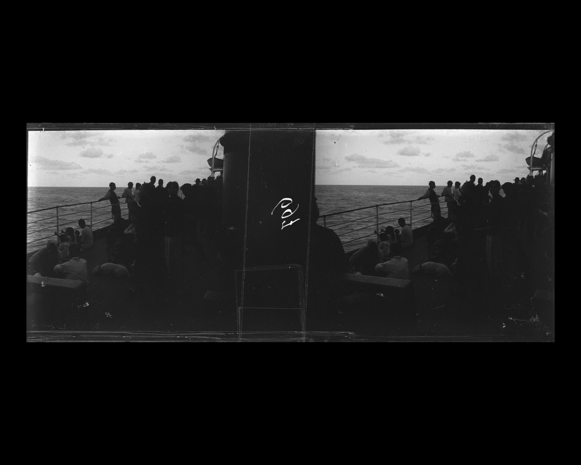 Image représentant Passagers sur le pont à l'arrièredu navire