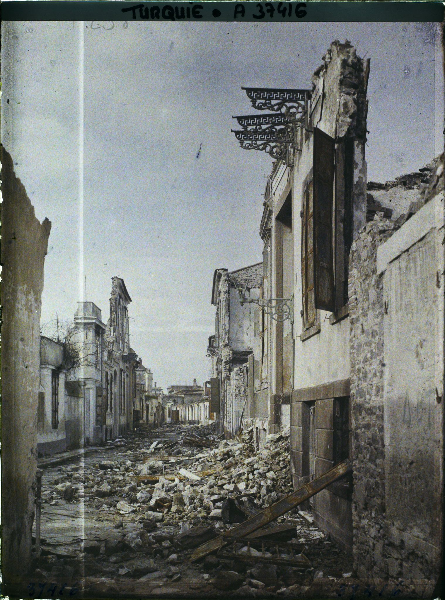 Image représentant Turquie, Smyrne, Incendie de Smyrne en Septembre 1922, Rue Tchaij