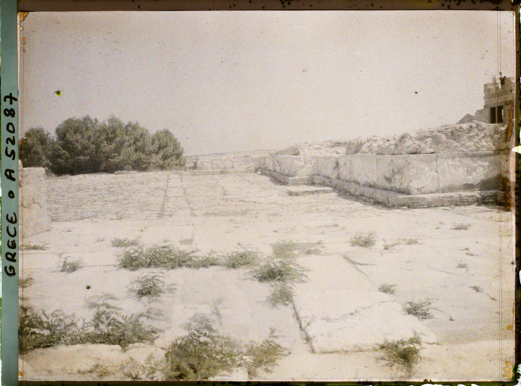 Image représentant La cour occidentale (ou extérieure) et le mur ouest du Palais