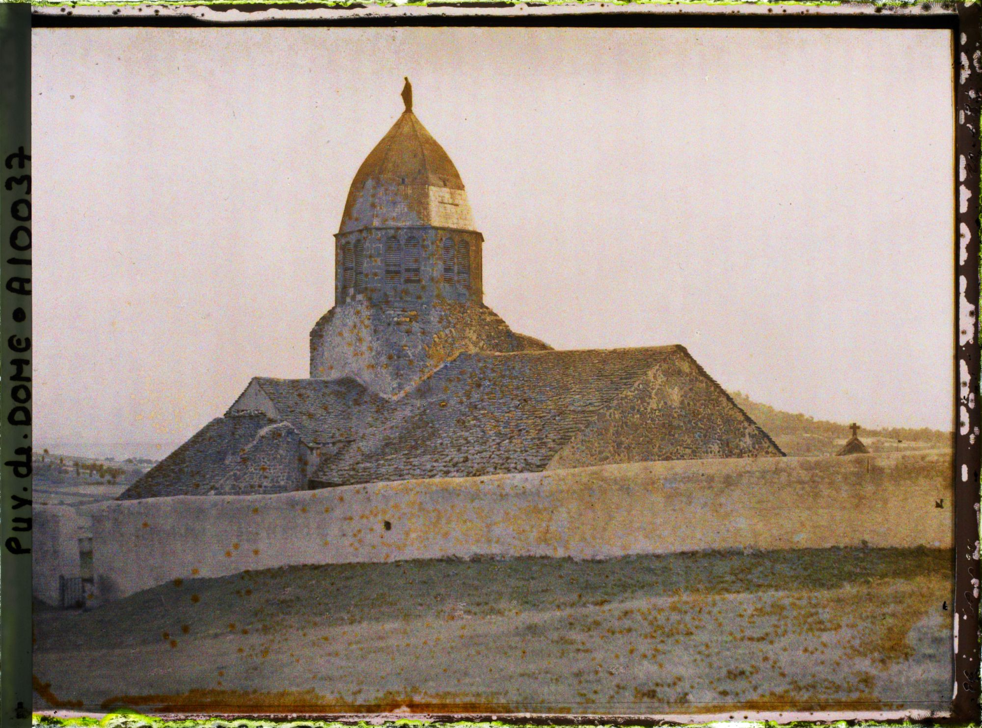 Image représentant France, Ronzières, La Vieille Eglise du XIIe Se perchée à 750m d'altitude