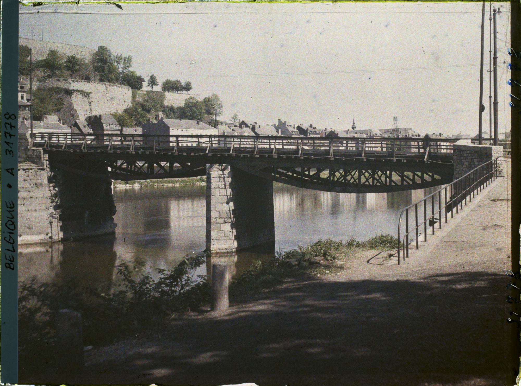 Image représentant Belgique, Namur, Arche détruite du grand pont sur la Meuse