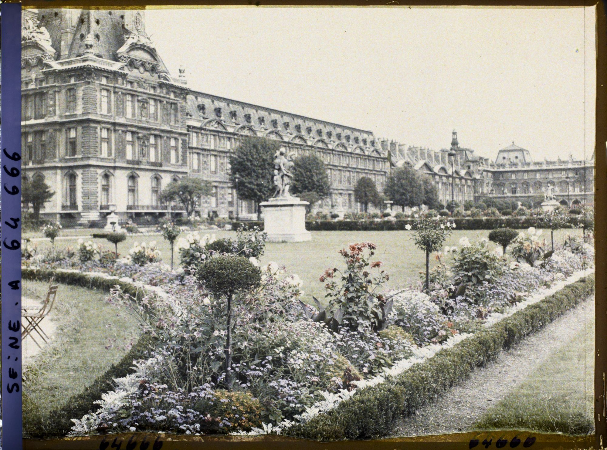 Image représentant Le jardin des Tuileries et l'aile Richelieu du Louvre