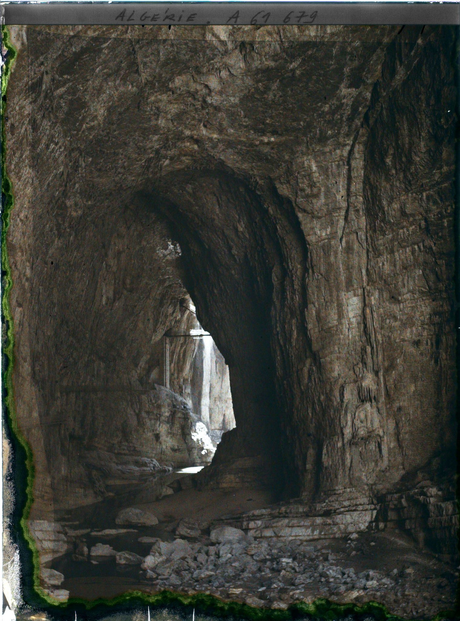 Image représentant Algérie, Constantine, Au fond des gorges, Parcours souterrain