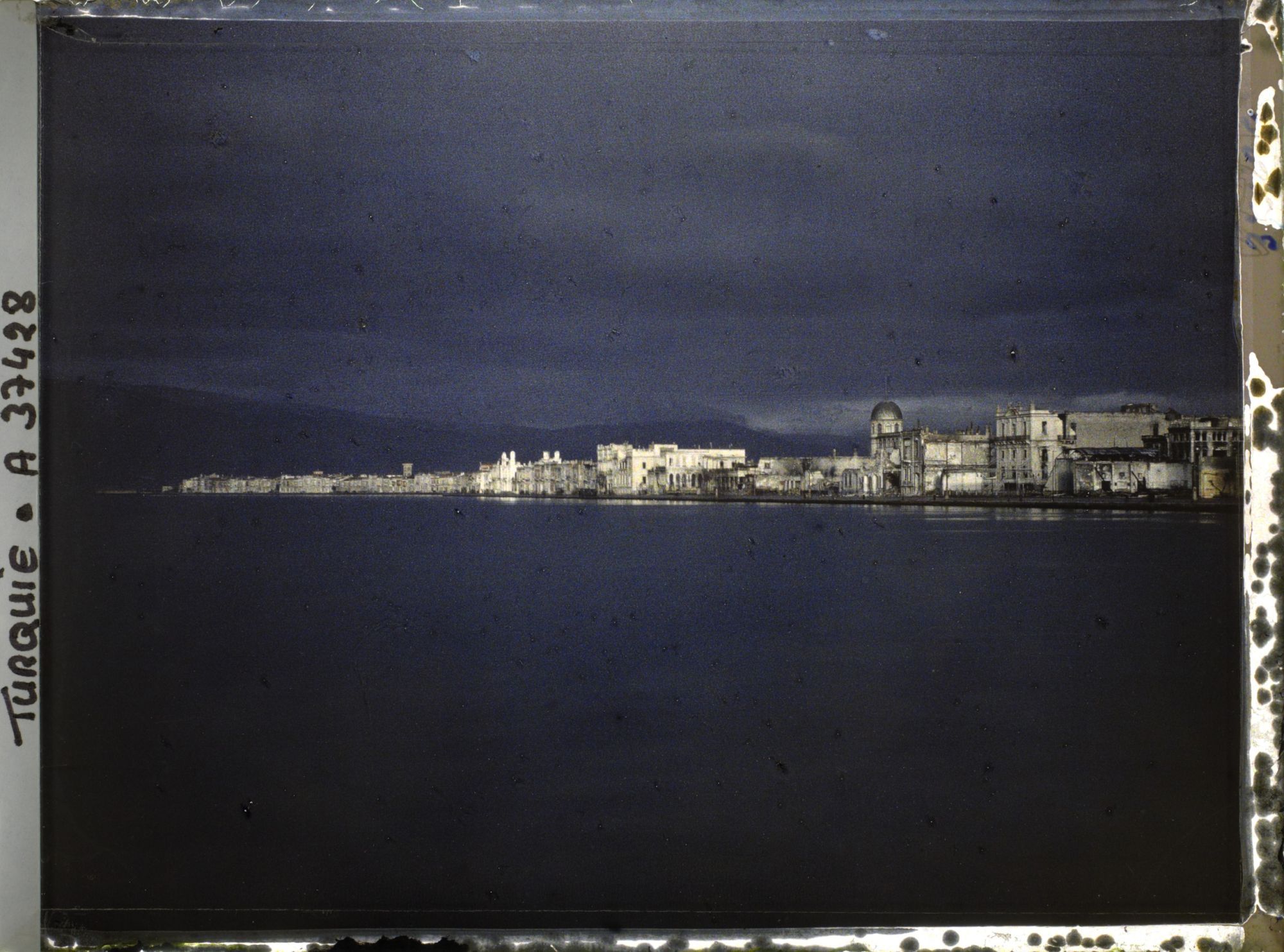 Image représentant Orage sur les quais d'Izmir