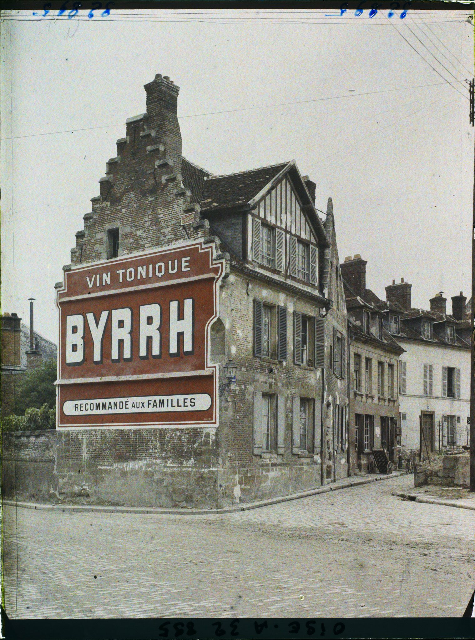 Image représentant France, Compiègne, Vieilles Maisons remises en état, angle des rues des Gournaux et d'Austerlitz