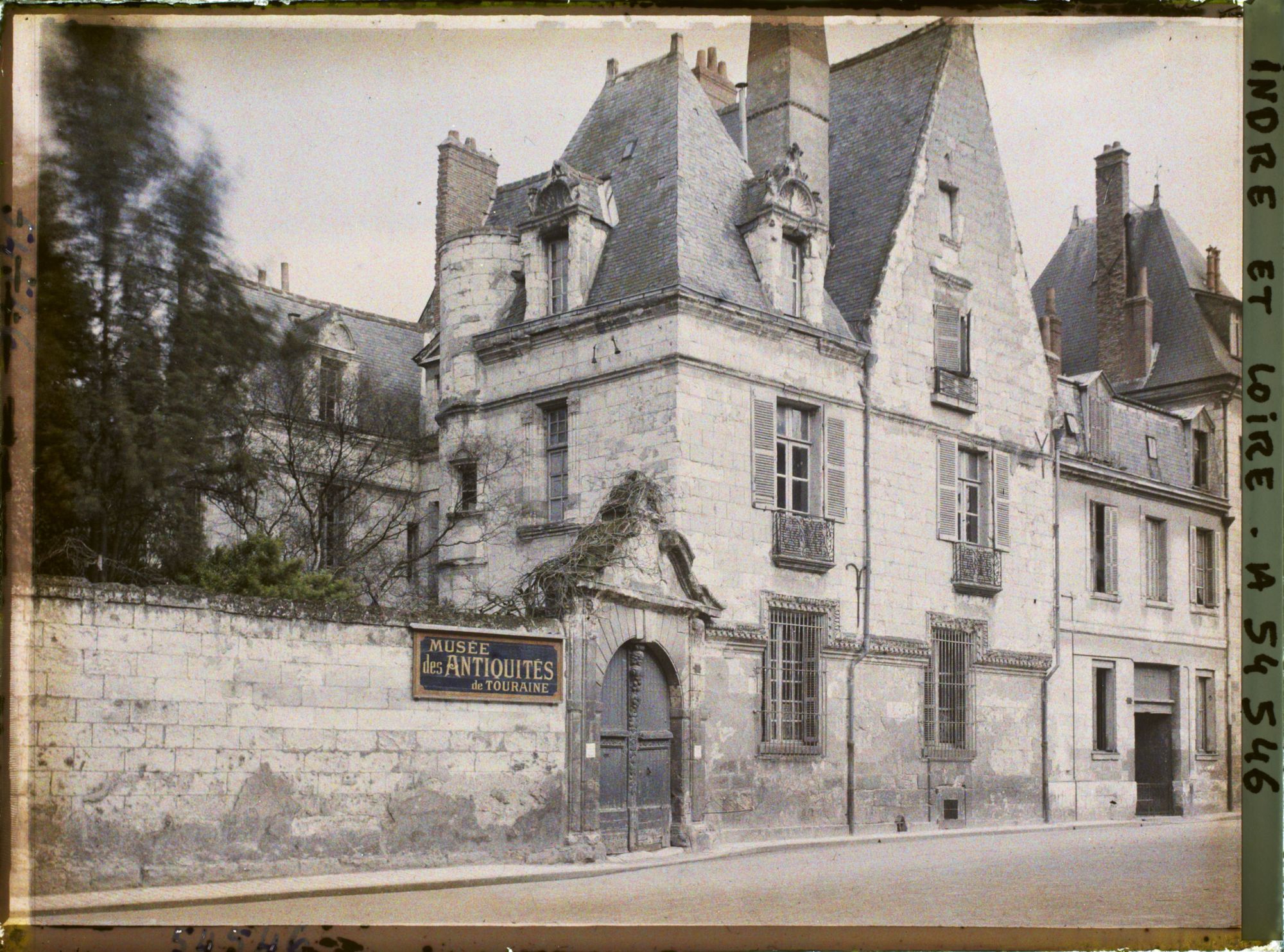 Image représentant L'Hôtel Jean Galland dit Hôtel Babou, au 8-10 place Foire-Le-Roi, ancien musée des Antiquités